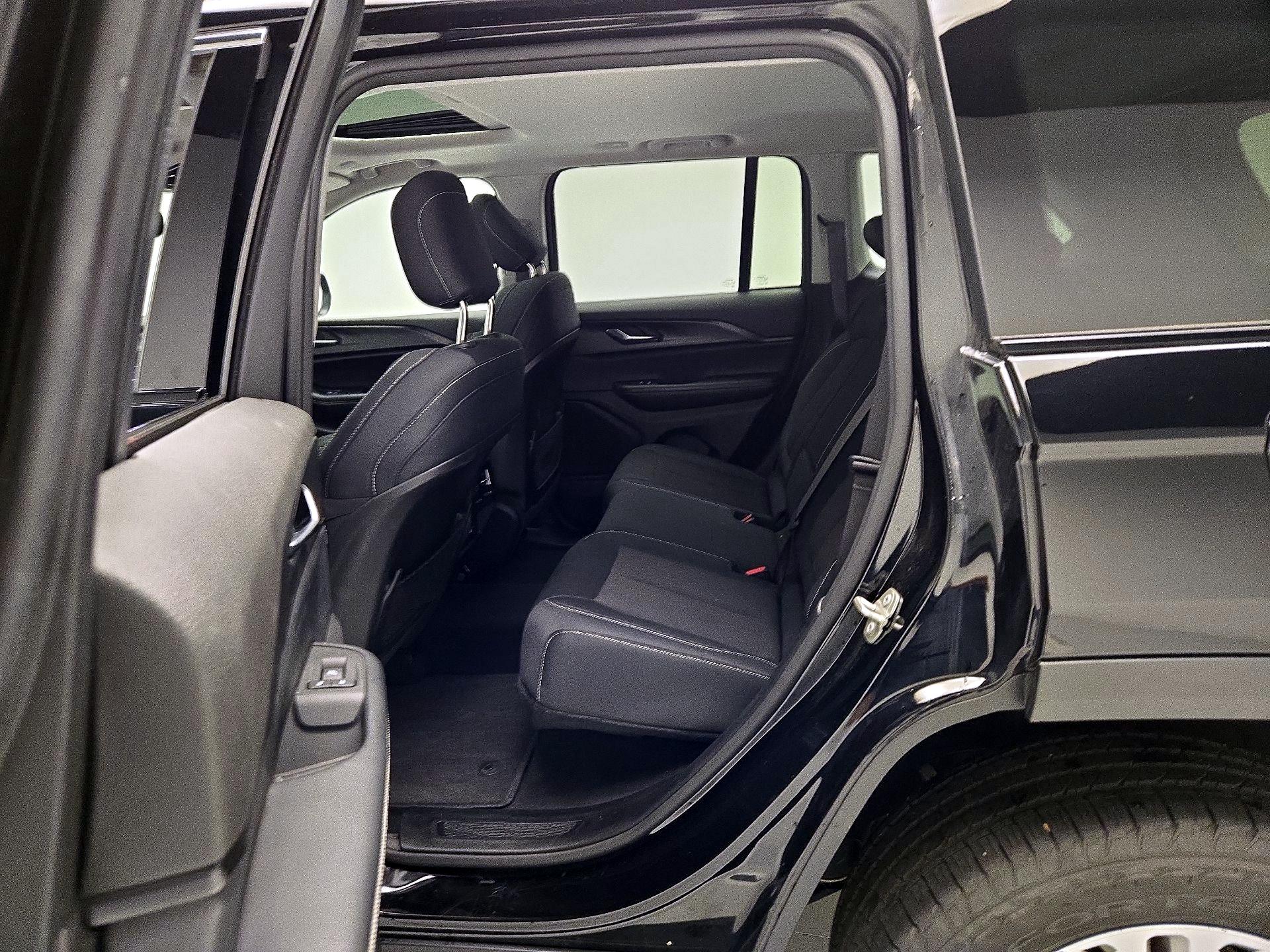 Thumbnail: 2023 Jeep Grand Cherokee - 20