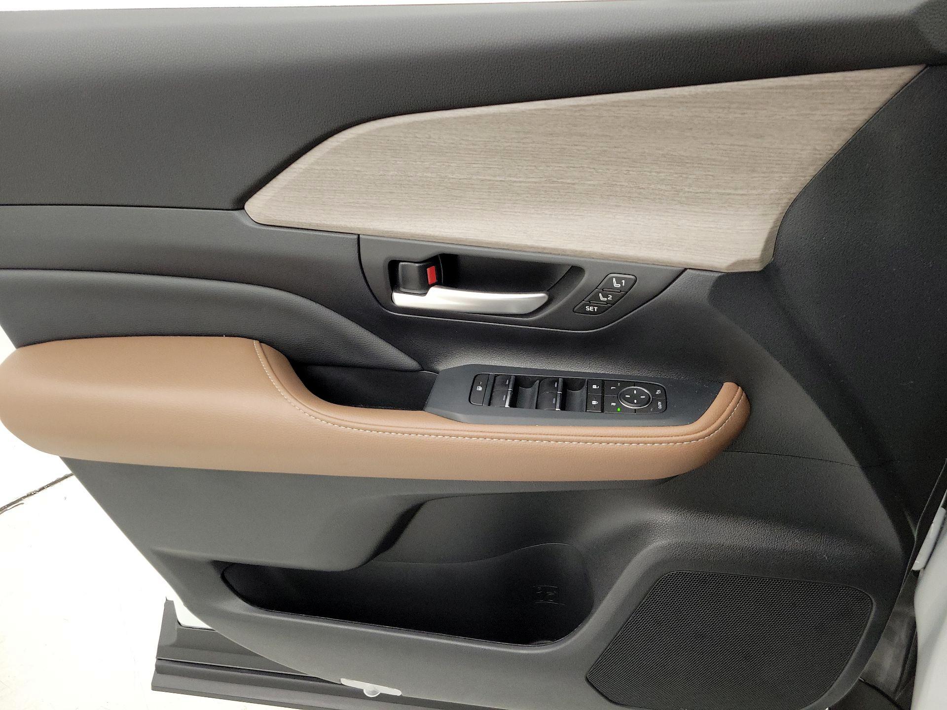 Thumbnail: 2025 Toyota Grand Highlander - 12