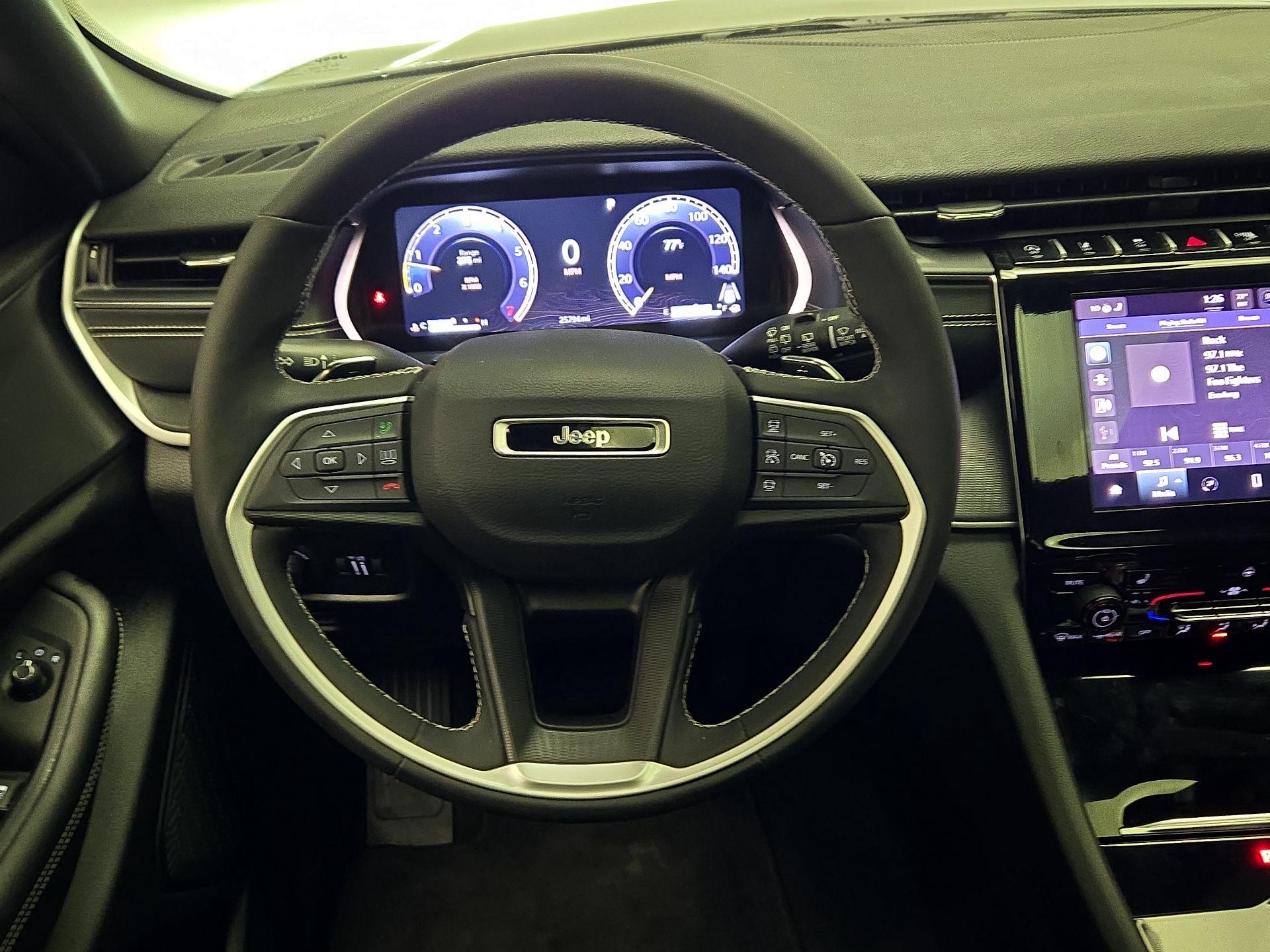 Thumbnail: 2023 Jeep Grand Cherokee - 10