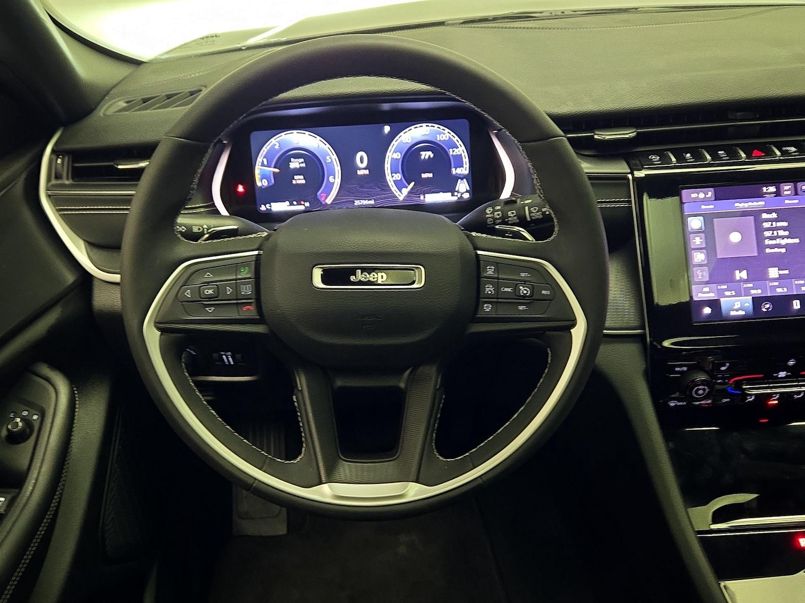 2023 Jeep Grand Cherokee Altitude - Photo 11