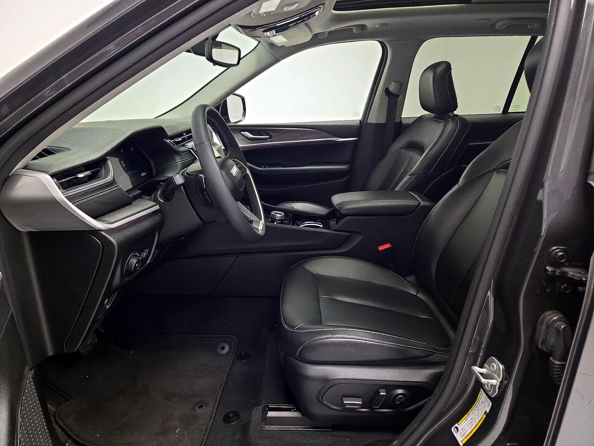 Thumbnail: 2023 Jeep Grand Cherokee - 11