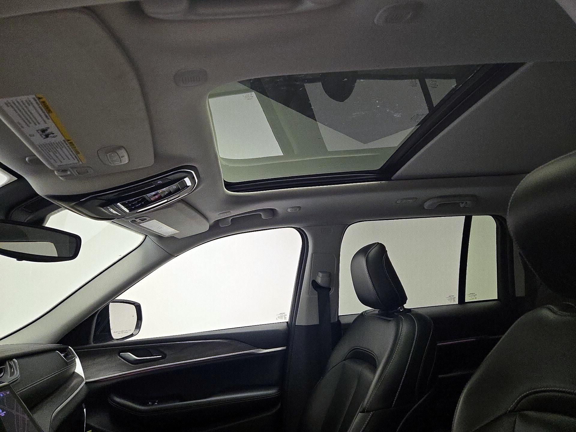 Thumbnail: 2023 Jeep Grand Cherokee - 19