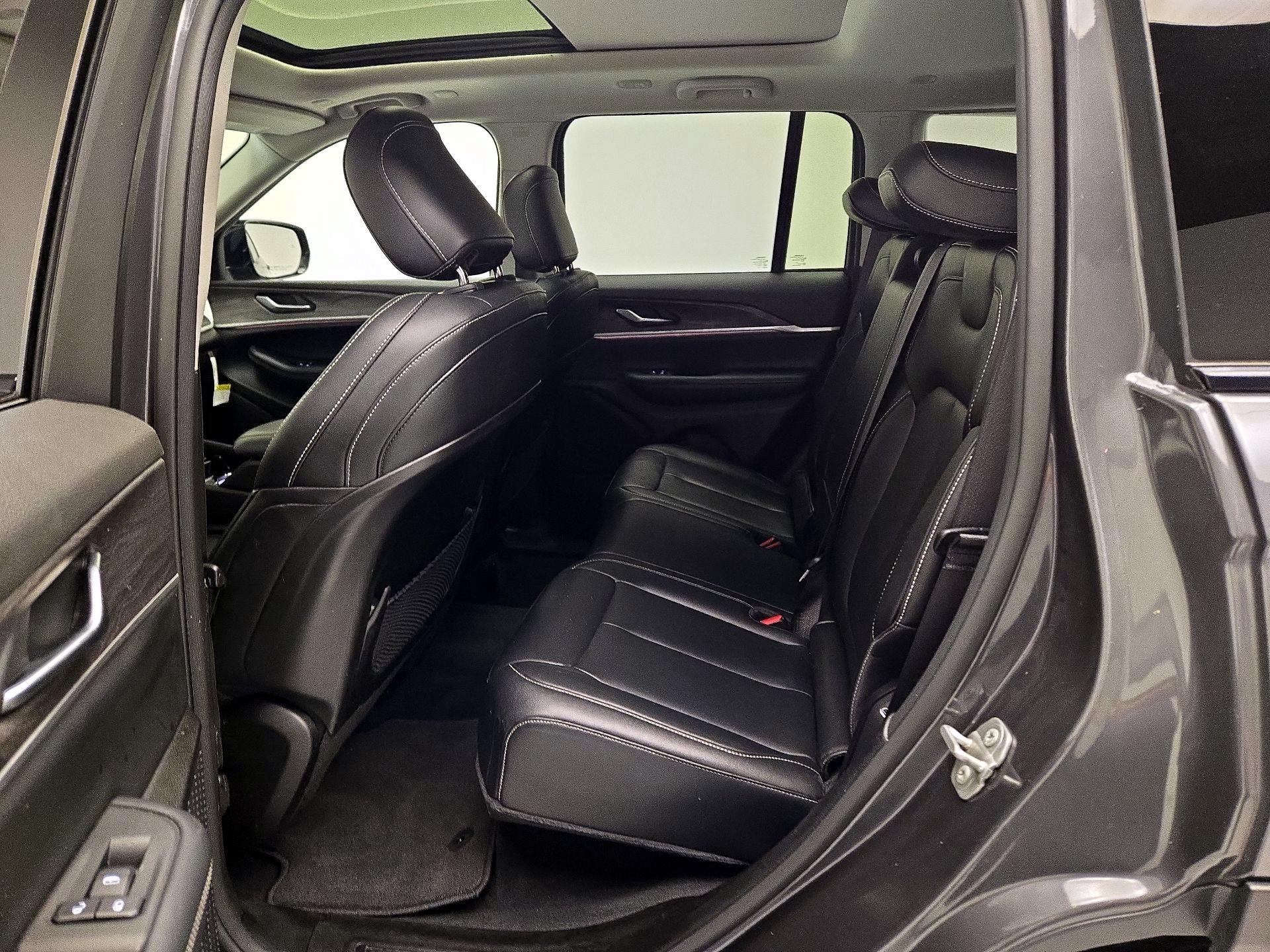 Thumbnail: 2023 Jeep Grand Cherokee - 20