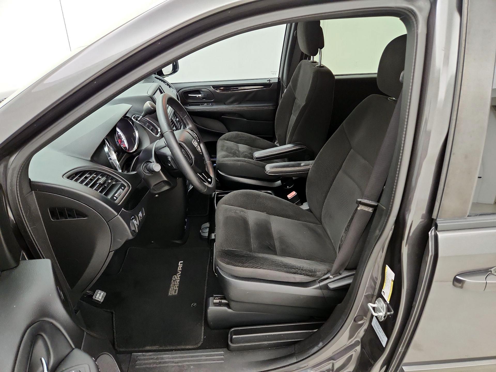 Thumbnail: 2017 Dodge Grand Caravan - 11