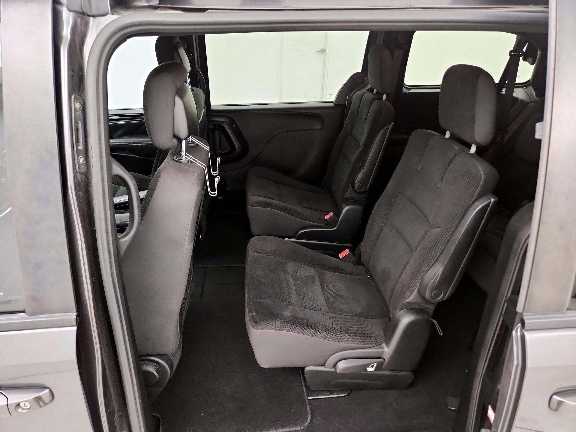 Thumbnail: 2017 Dodge Grand Caravan - 19