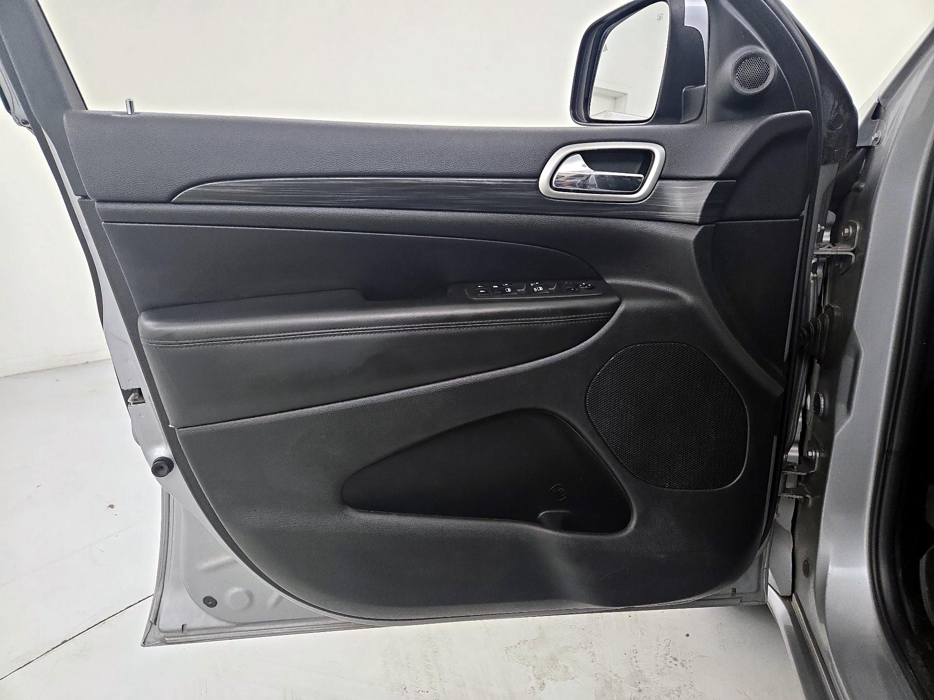 Thumbnail: 2019 Jeep Grand Cherokee - 12