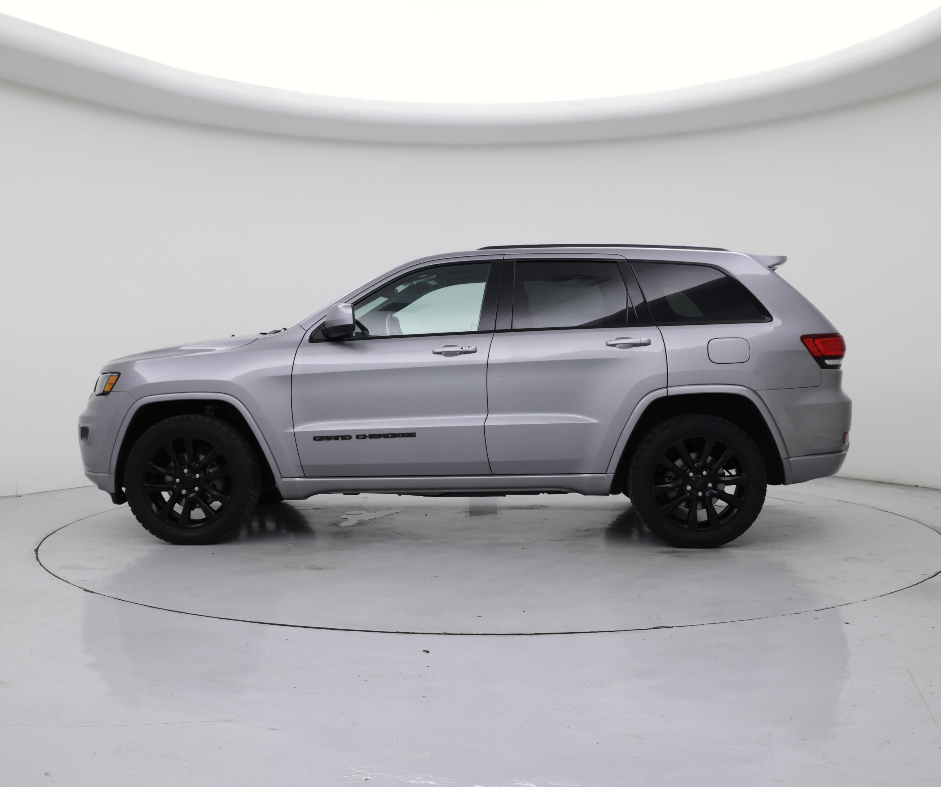 Thumbnail: 2019 Jeep Grand Cherokee - 3