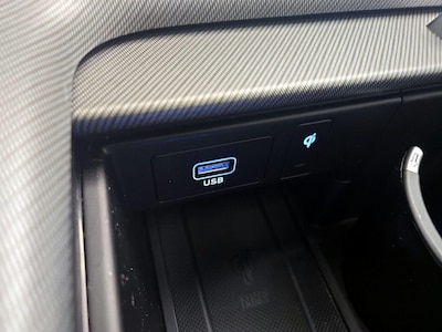 USB/AUX Ports