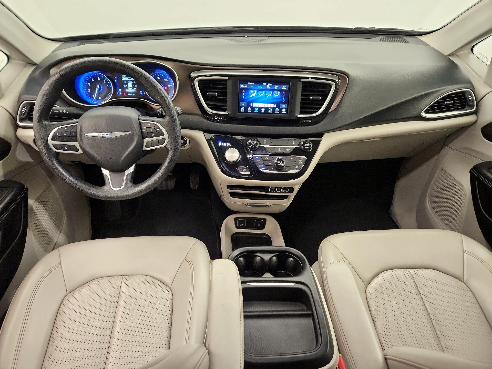 Thumbnail: 2021 Chrysler Voyager - 9