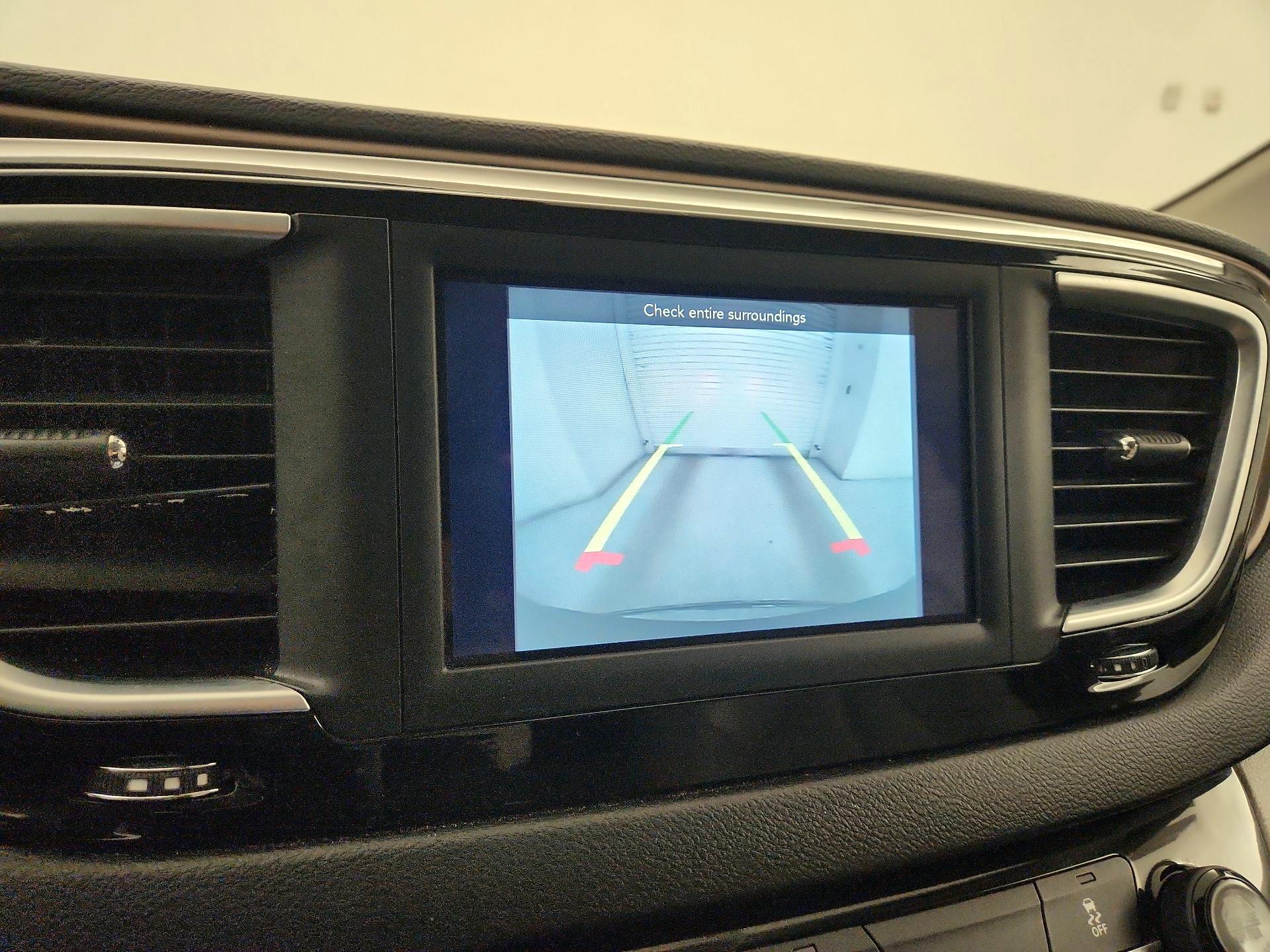 Thumbnail: 2021 Chrysler Voyager - 14