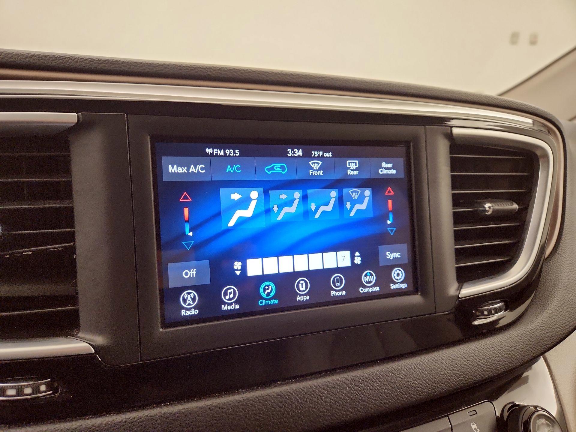 Thumbnail: 2021 Chrysler Voyager - 16