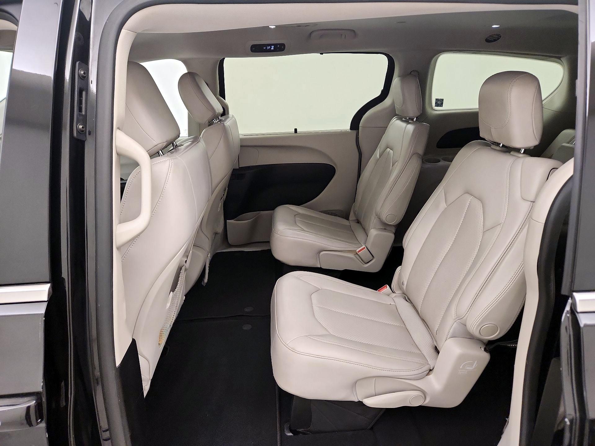 Thumbnail: 2021 Chrysler Voyager - 19