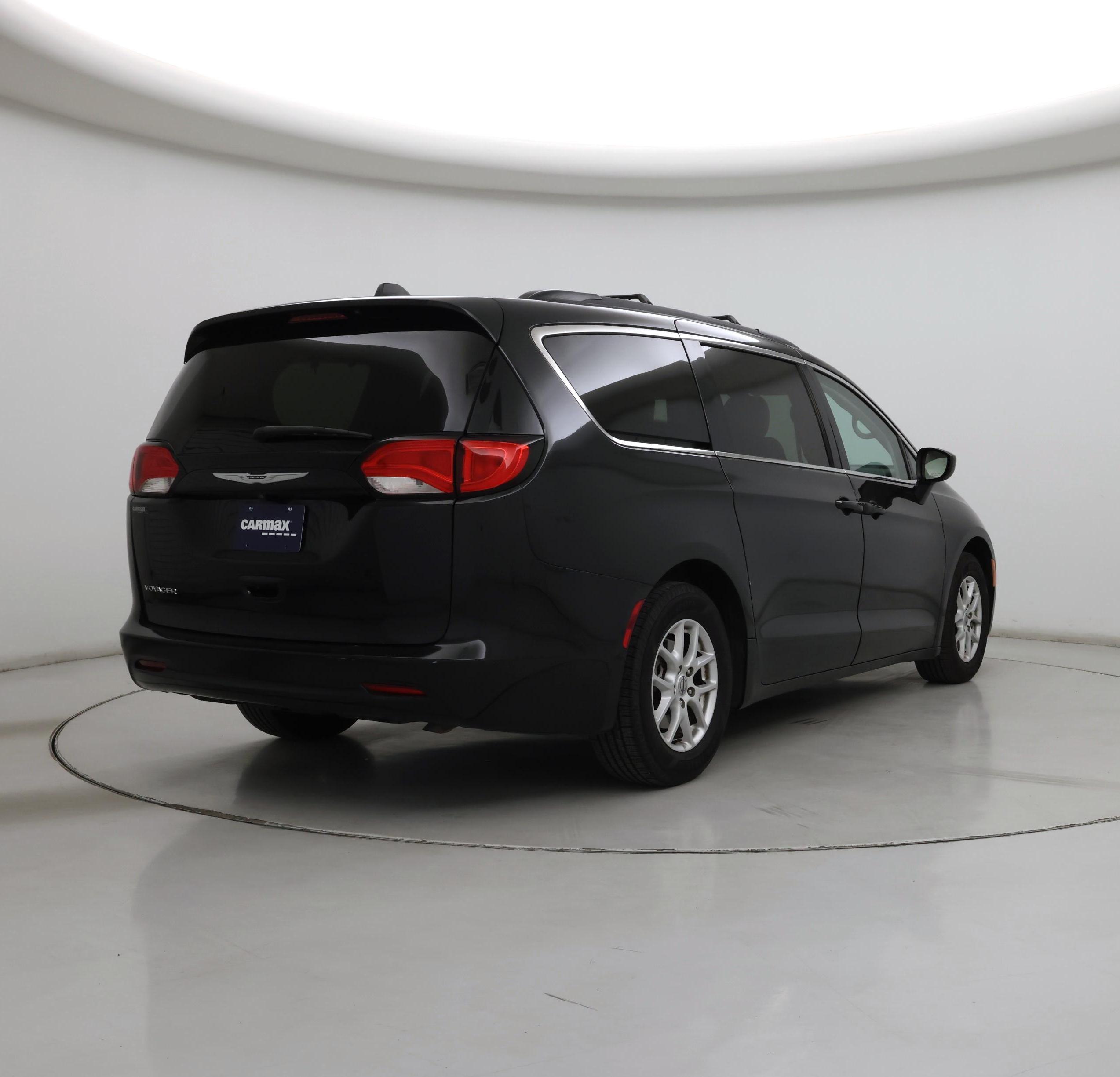 Thumbnail: 2021 Chrysler Voyager - 8