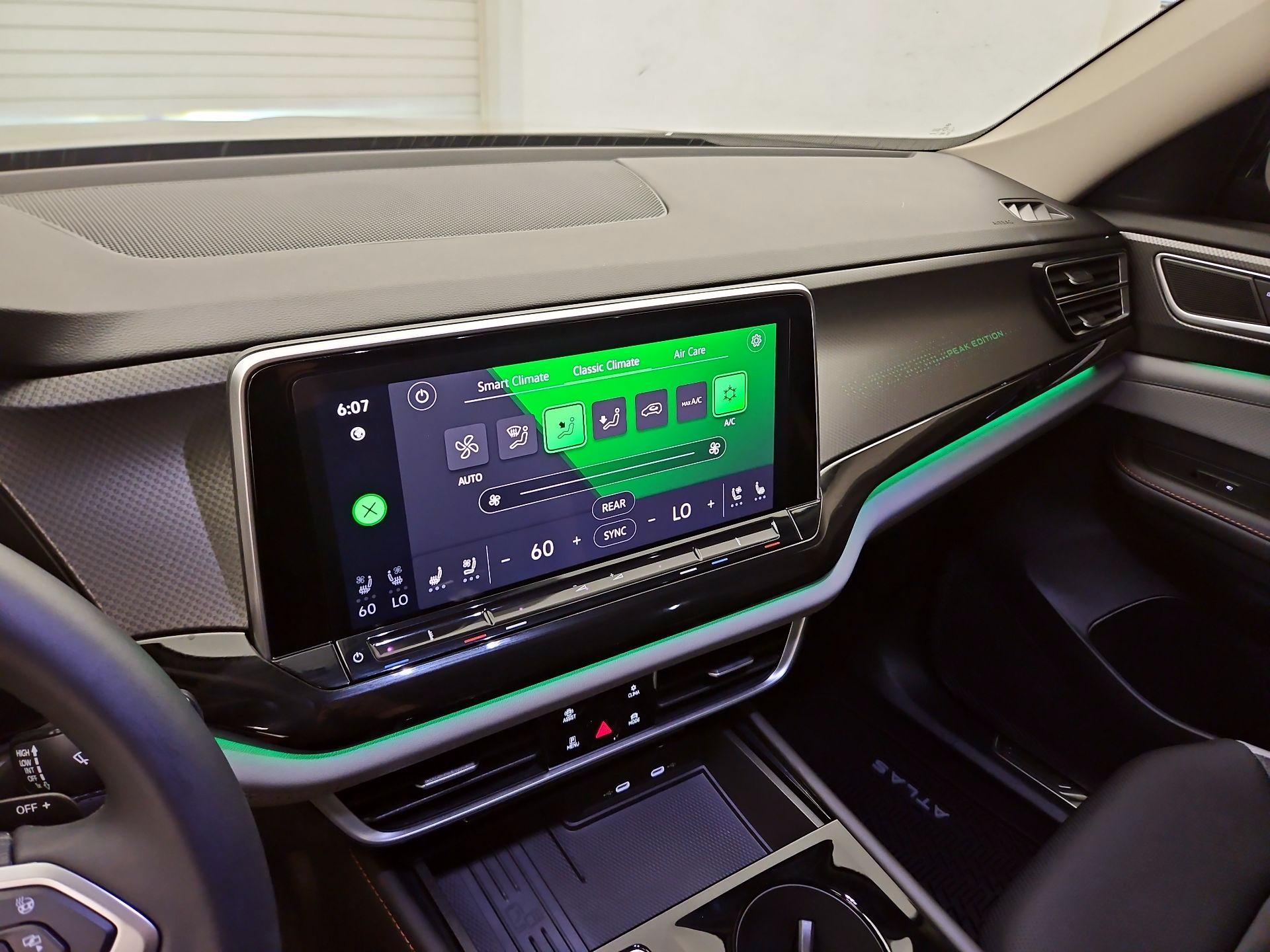 Thumbnail: 2025 Volkswagen Atlas - 14