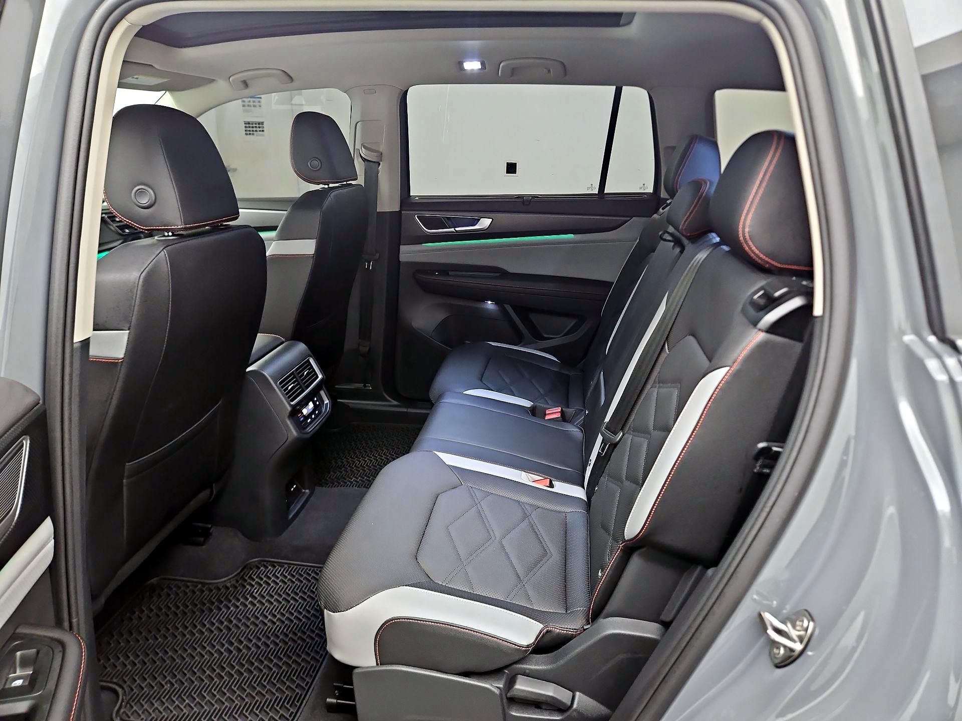 Thumbnail: 2025 Volkswagen Atlas - 16