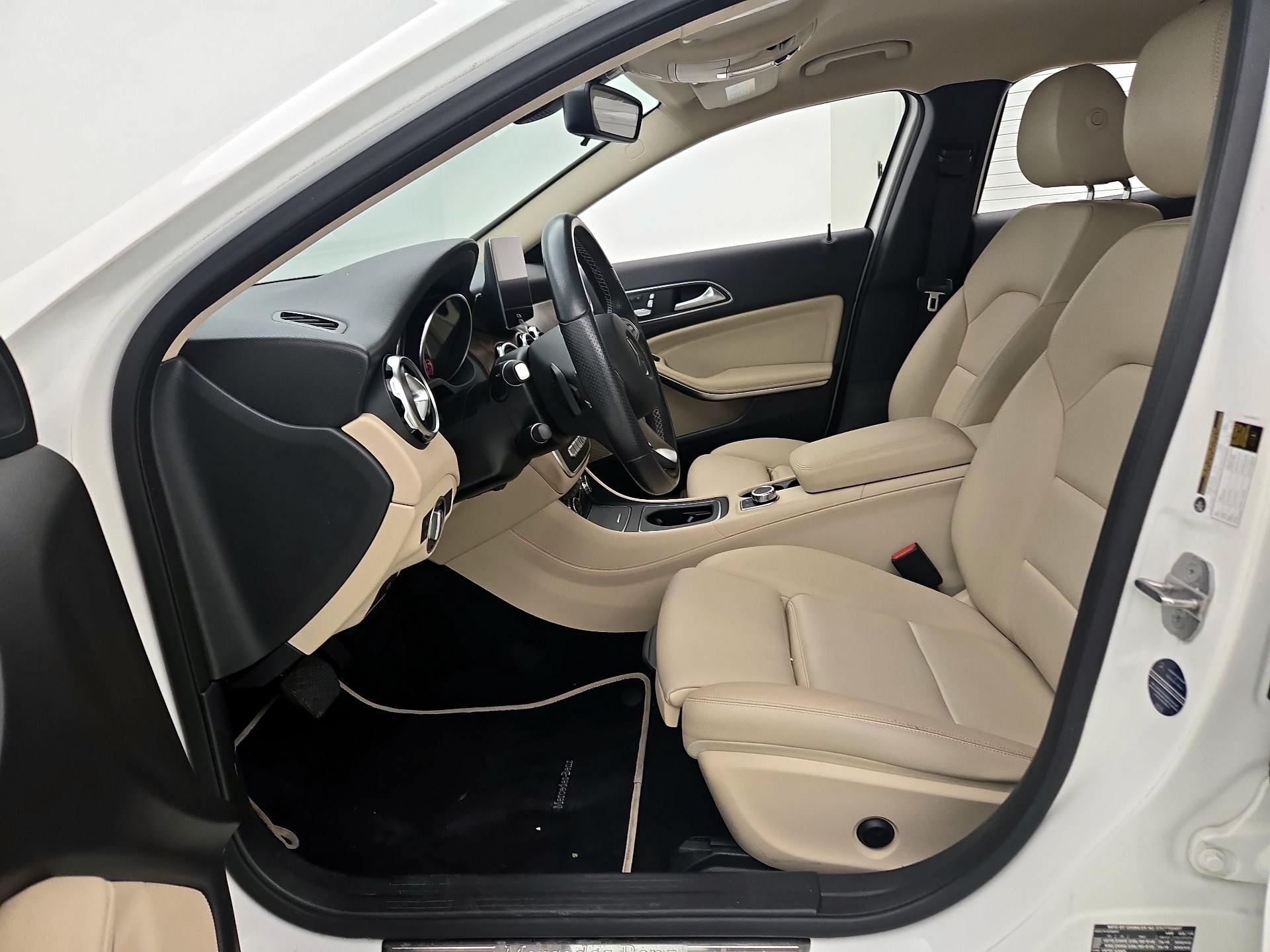 Thumbnail: 2019 Mercedes-Benz GLA - 11