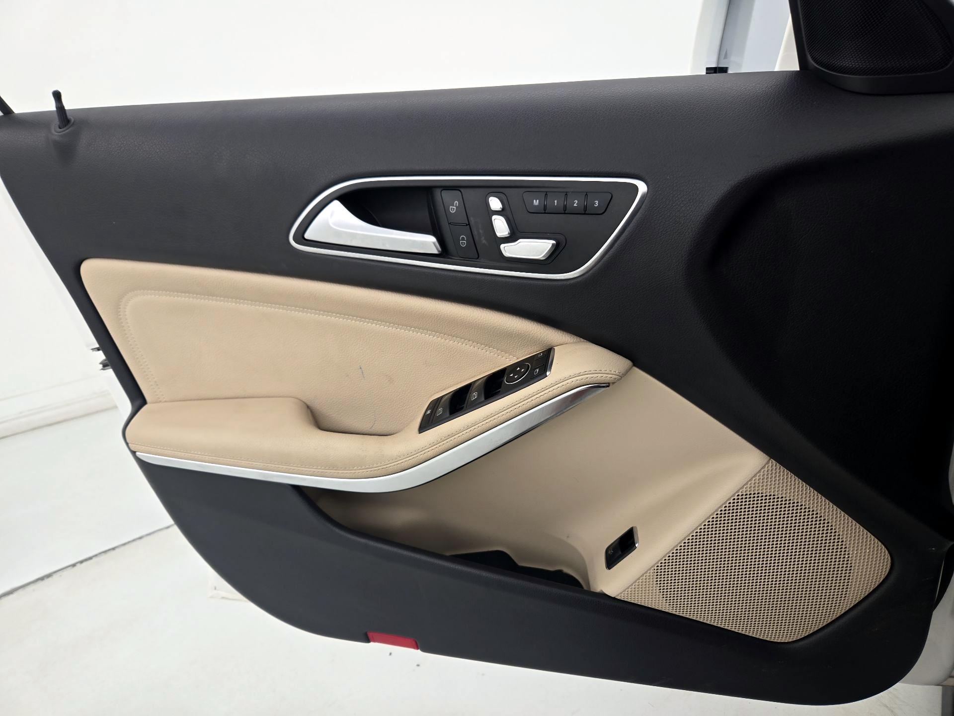 Thumbnail: 2019 Mercedes-Benz GLA - 12