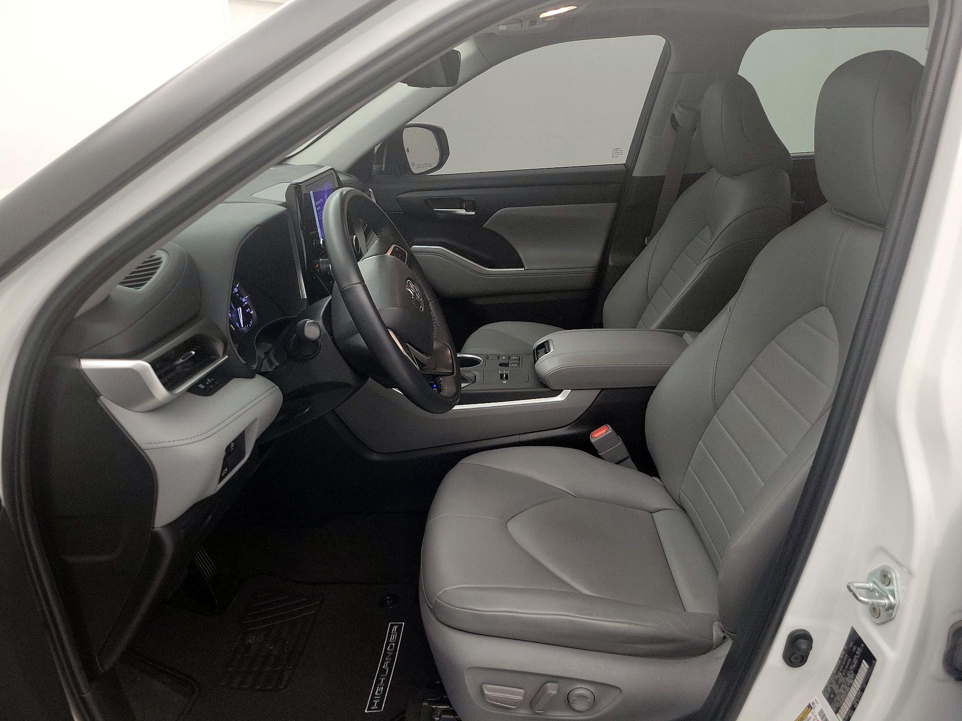 Thumbnail: 2023 Toyota Highlander - 11