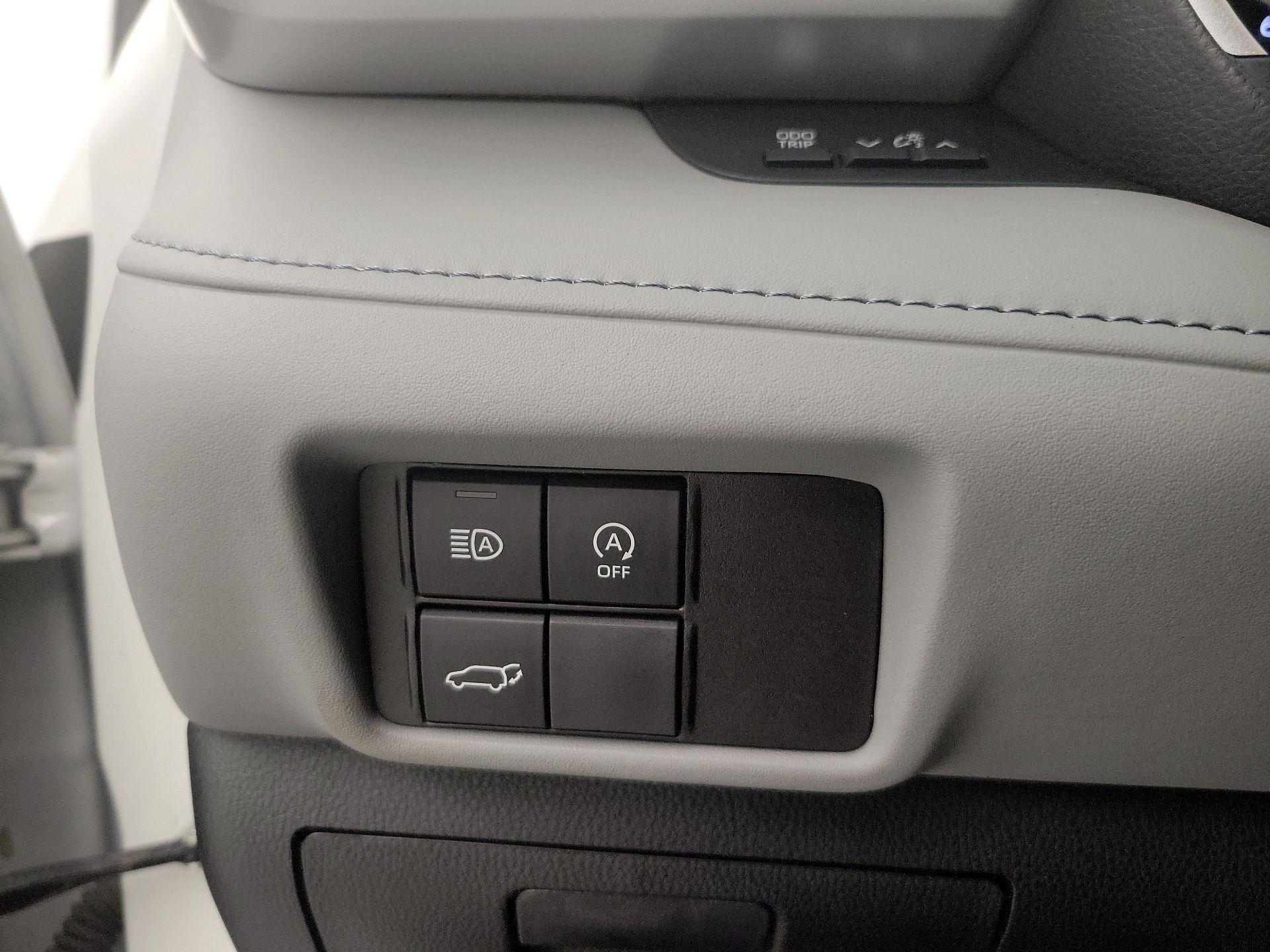 Thumbnail: 2023 Toyota Highlander - 13