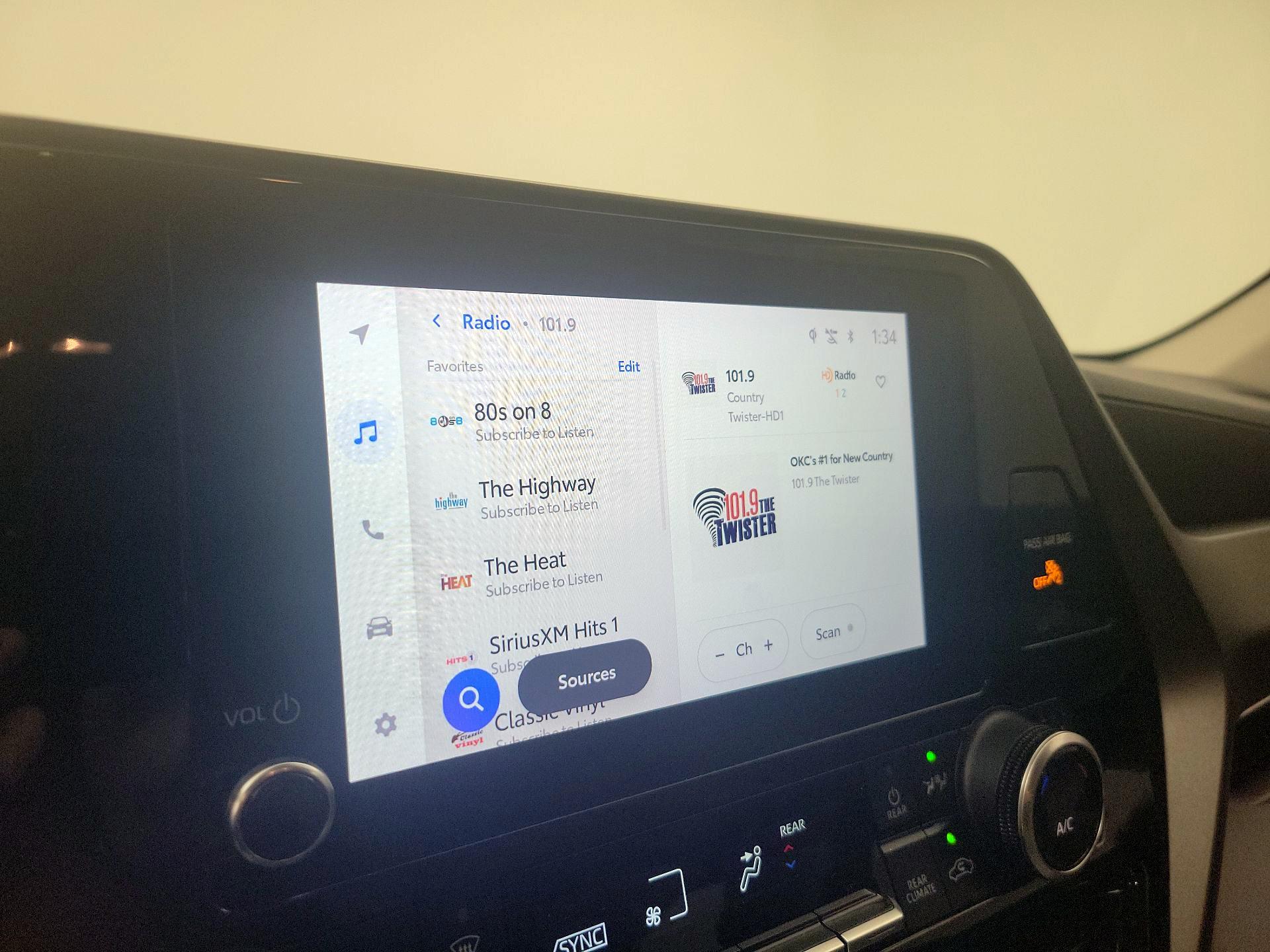 Thumbnail: 2023 Toyota Highlander - 15