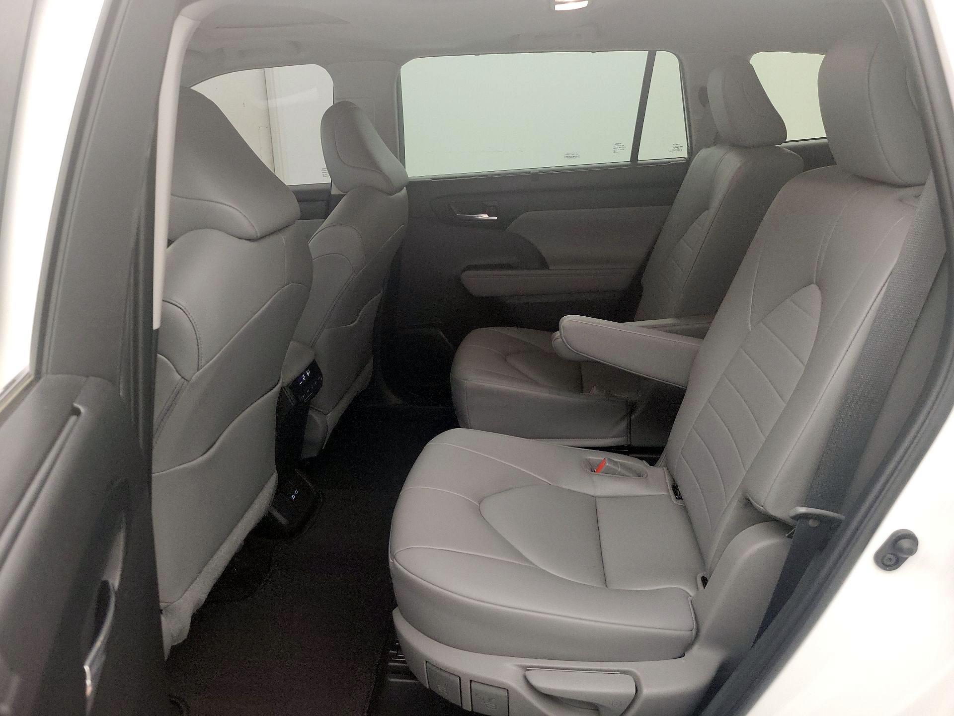 Thumbnail: 2023 Toyota Highlander - 20