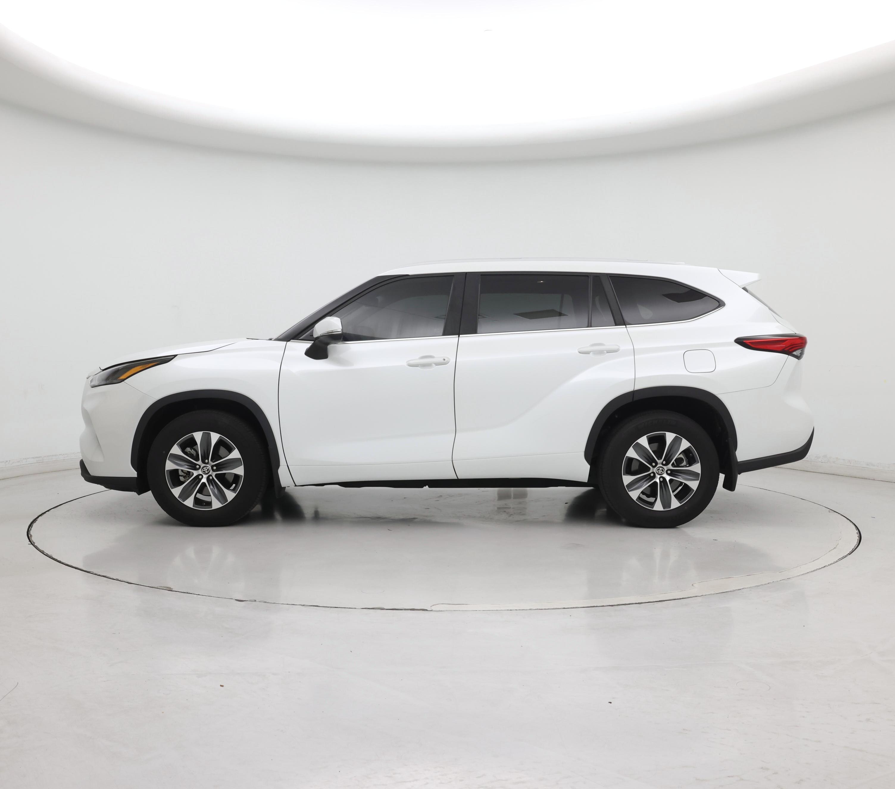 Thumbnail: 2023 Toyota Highlander - 3