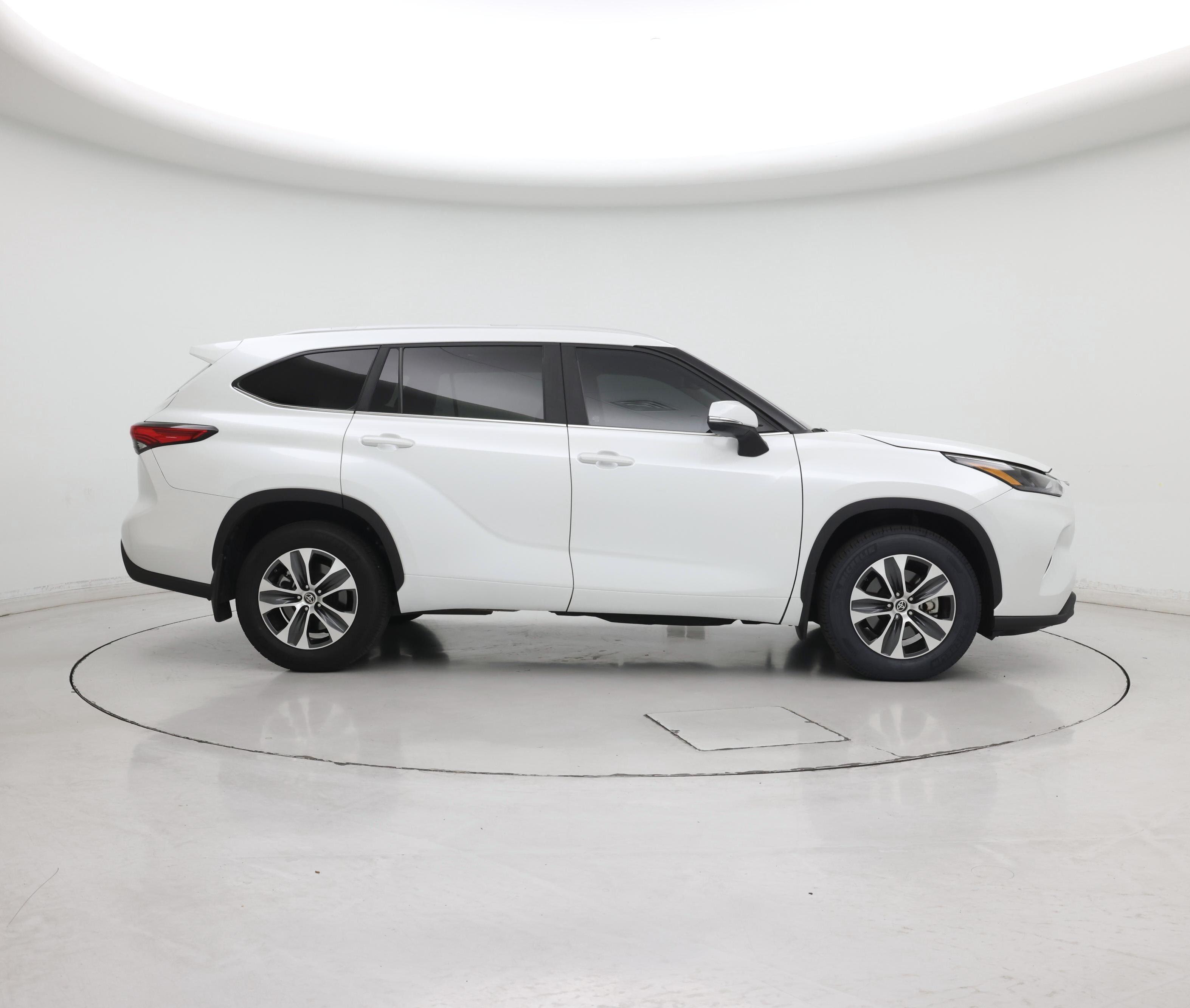 Thumbnail: 2023 Toyota Highlander - 7
