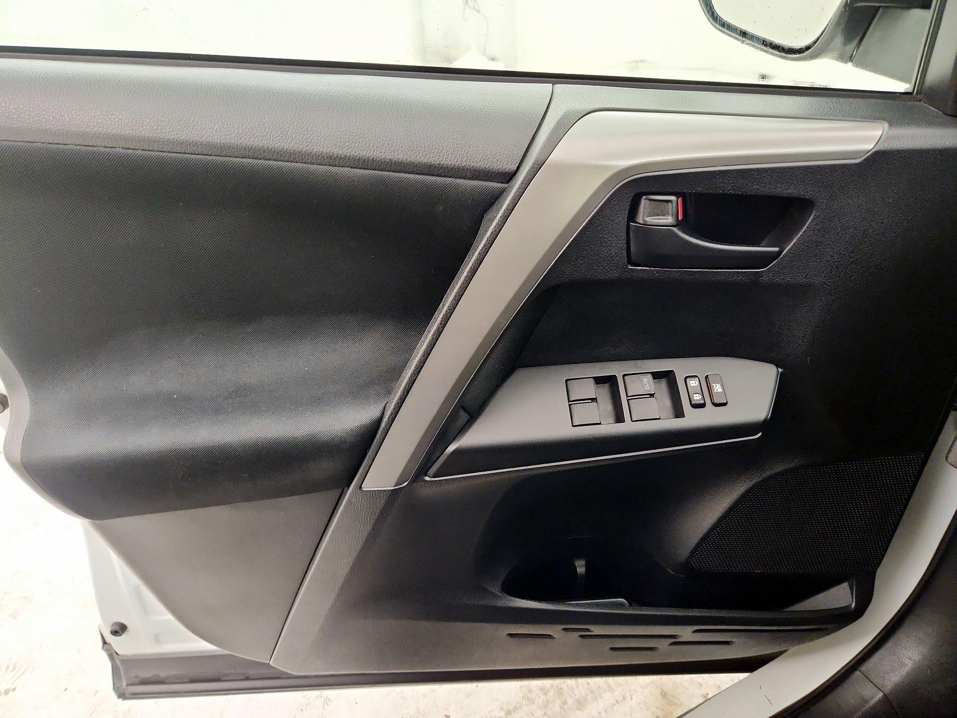 Thumbnail: 2017 Toyota RAV4 - 12