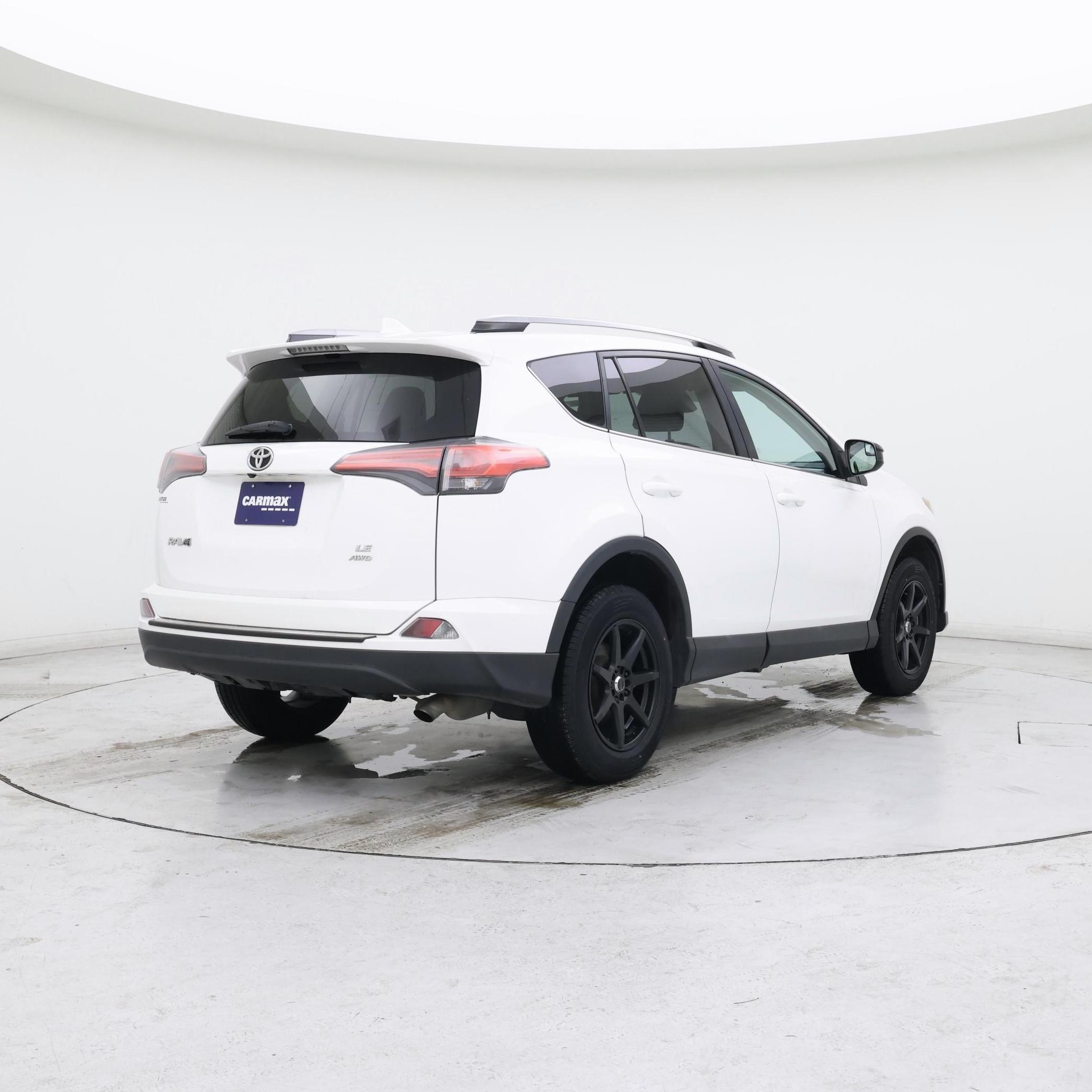 Thumbnail: 2017 Toyota RAV4 - 8