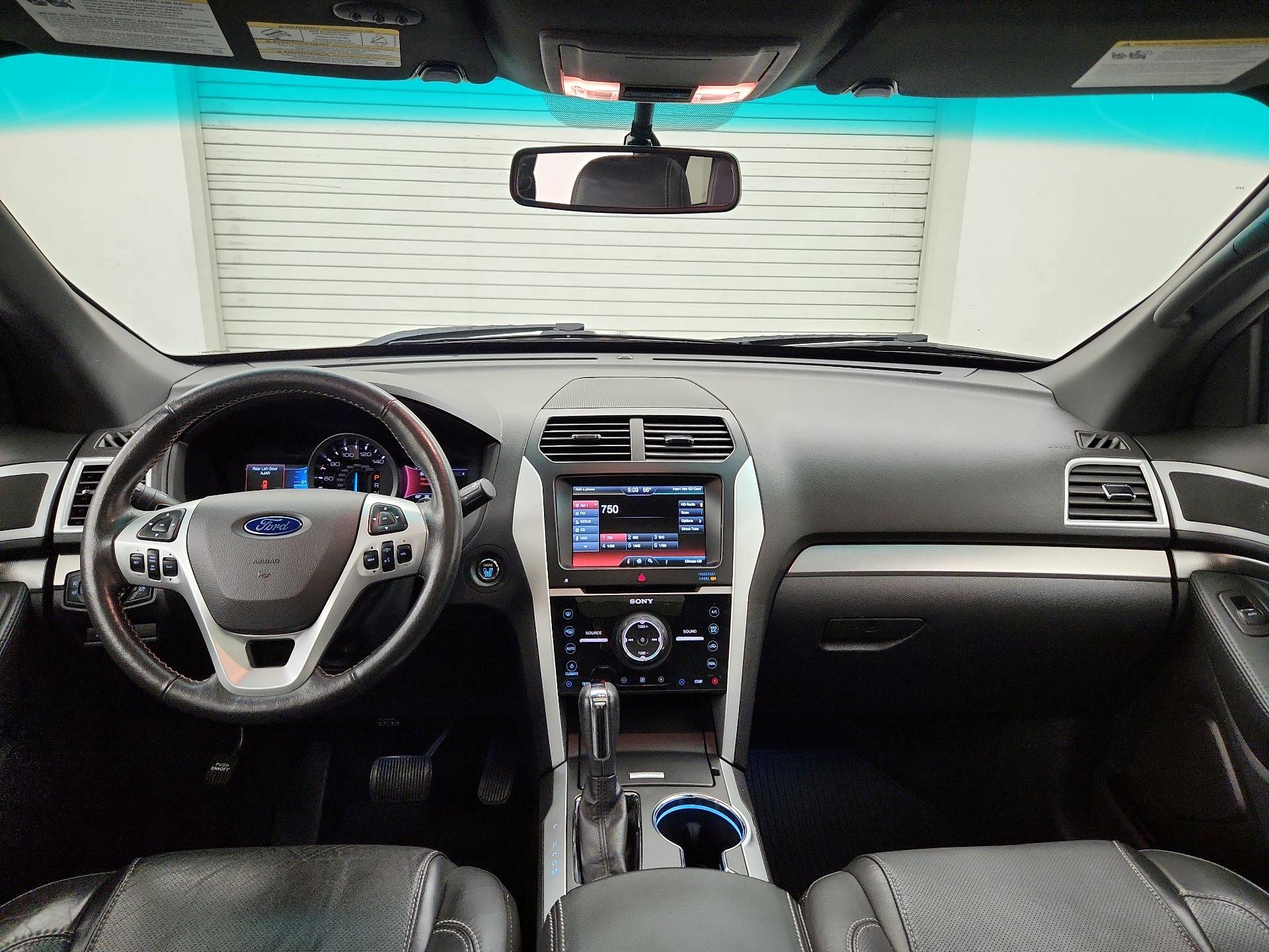 Thumbnail: 2015 Ford Explorer - 9