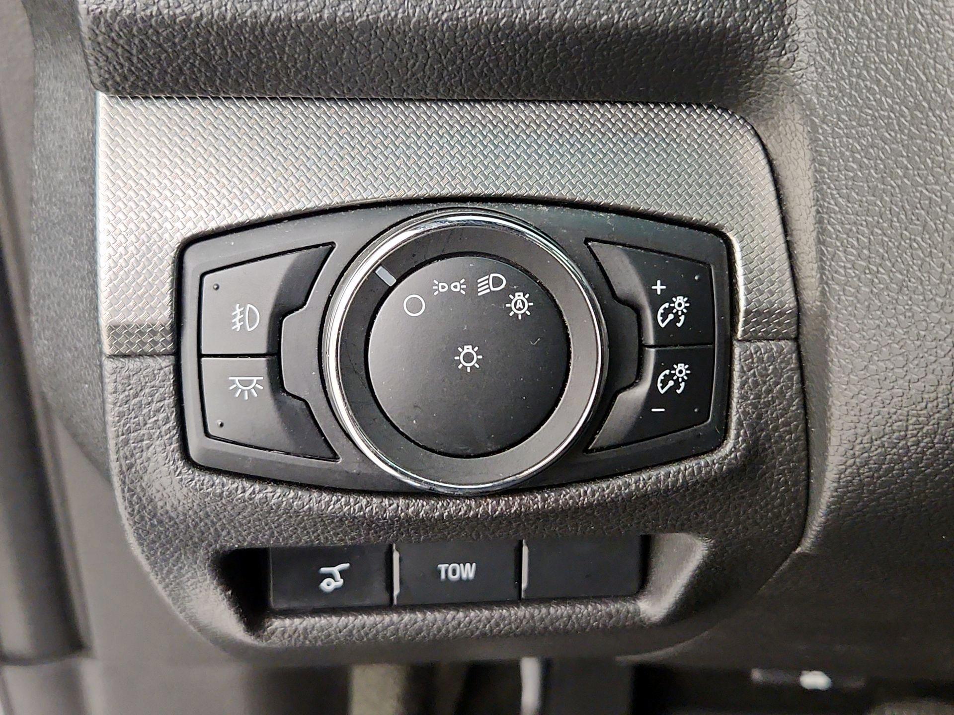 Thumbnail: 2015 Ford Explorer - 13