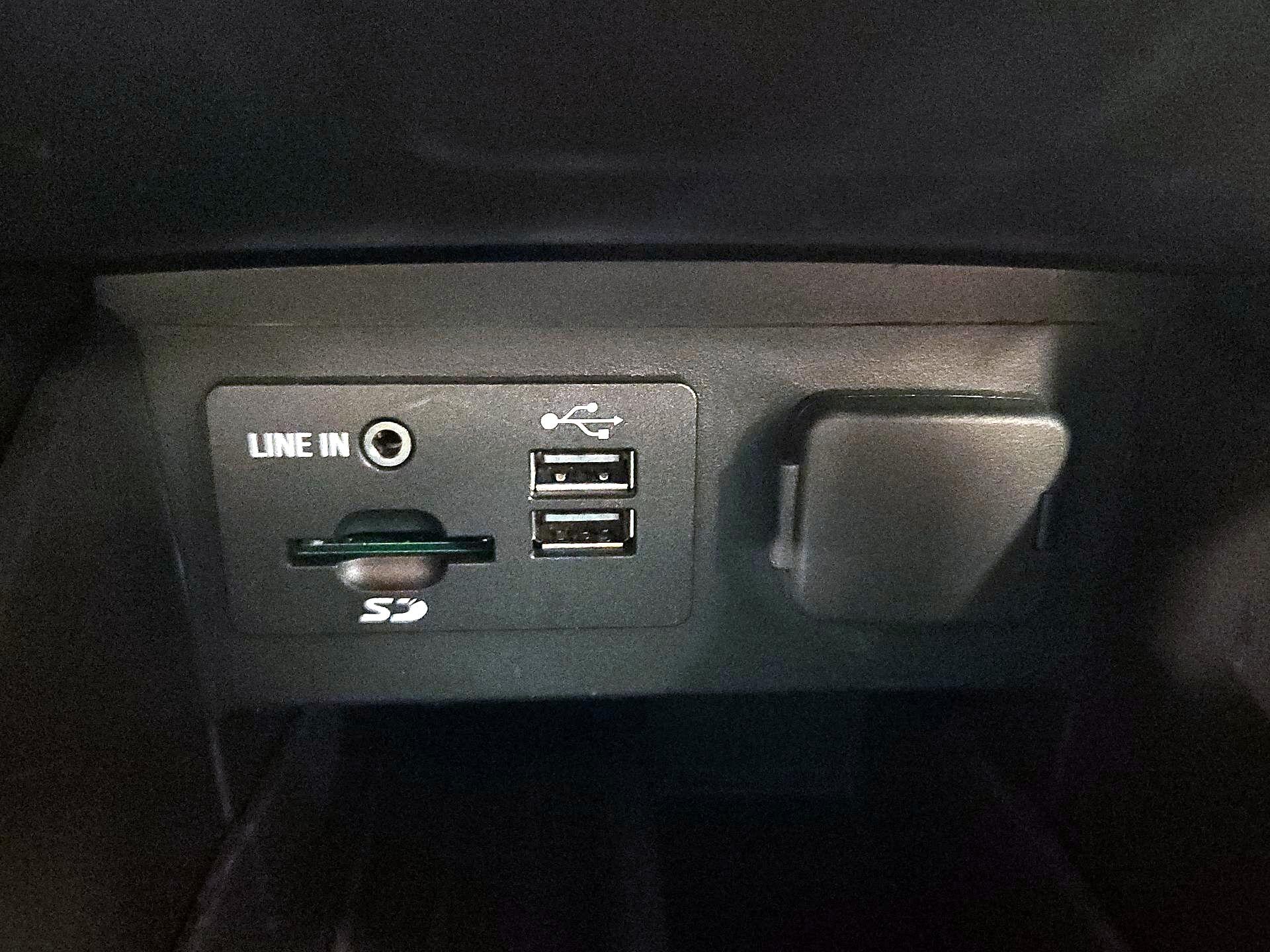 Thumbnail: 2015 Ford Explorer - 18