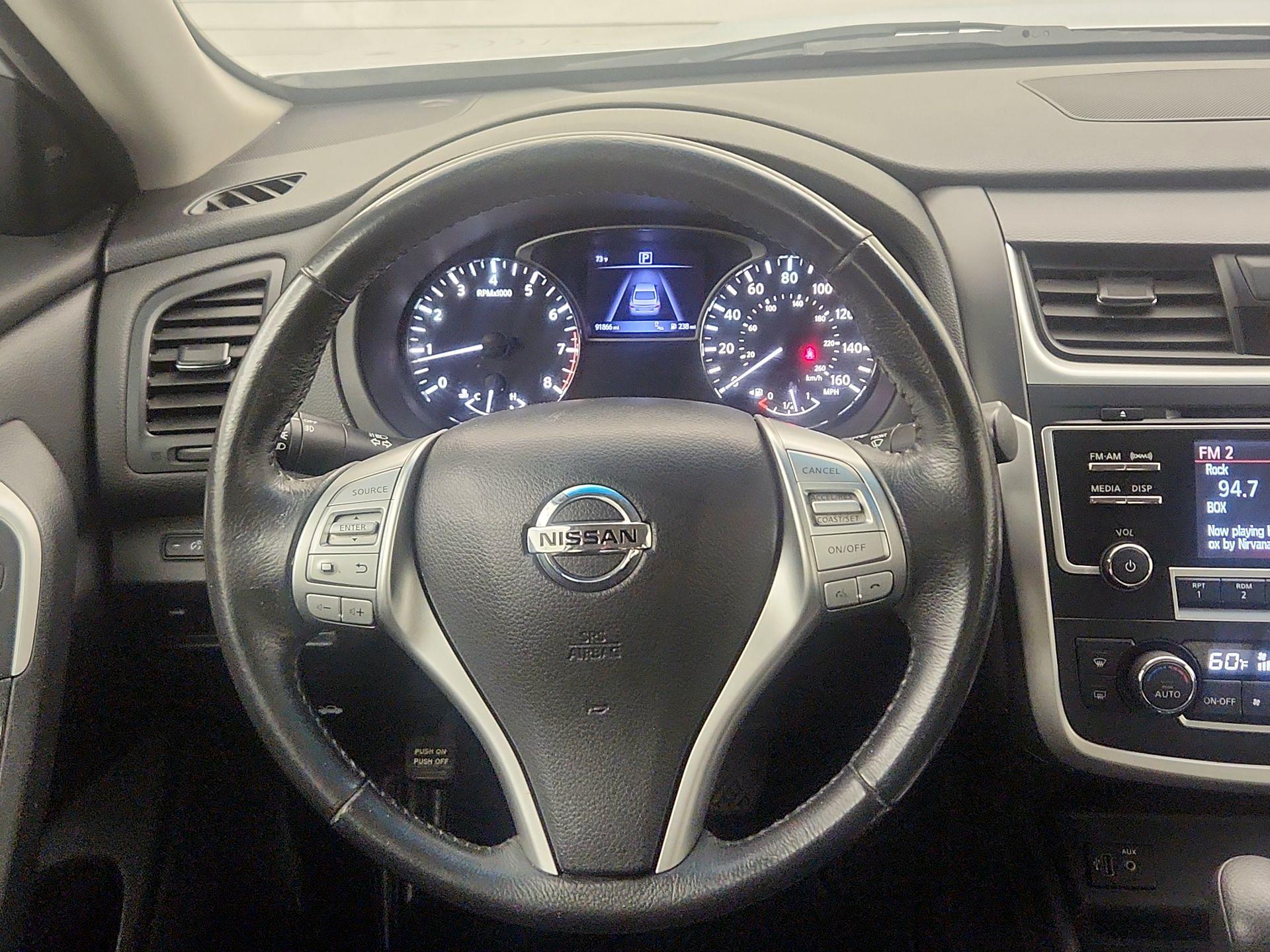 Thumbnail: 2017 Nissan Altima - 10