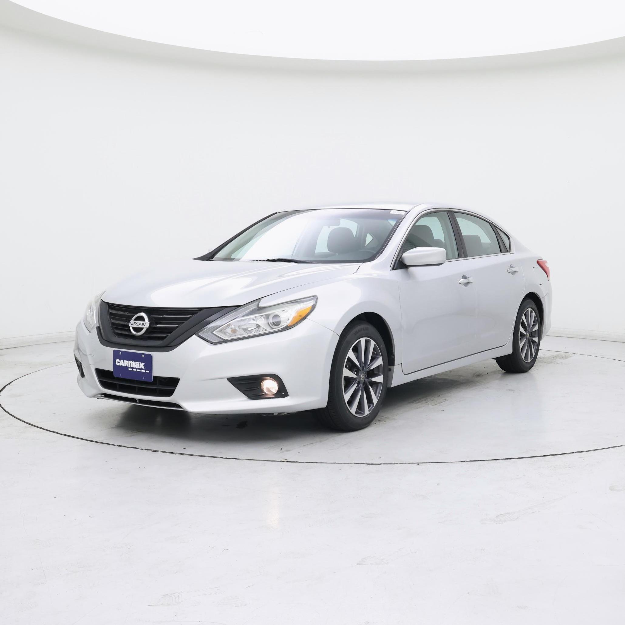 Thumbnail: 2017 Nissan Altima - 4