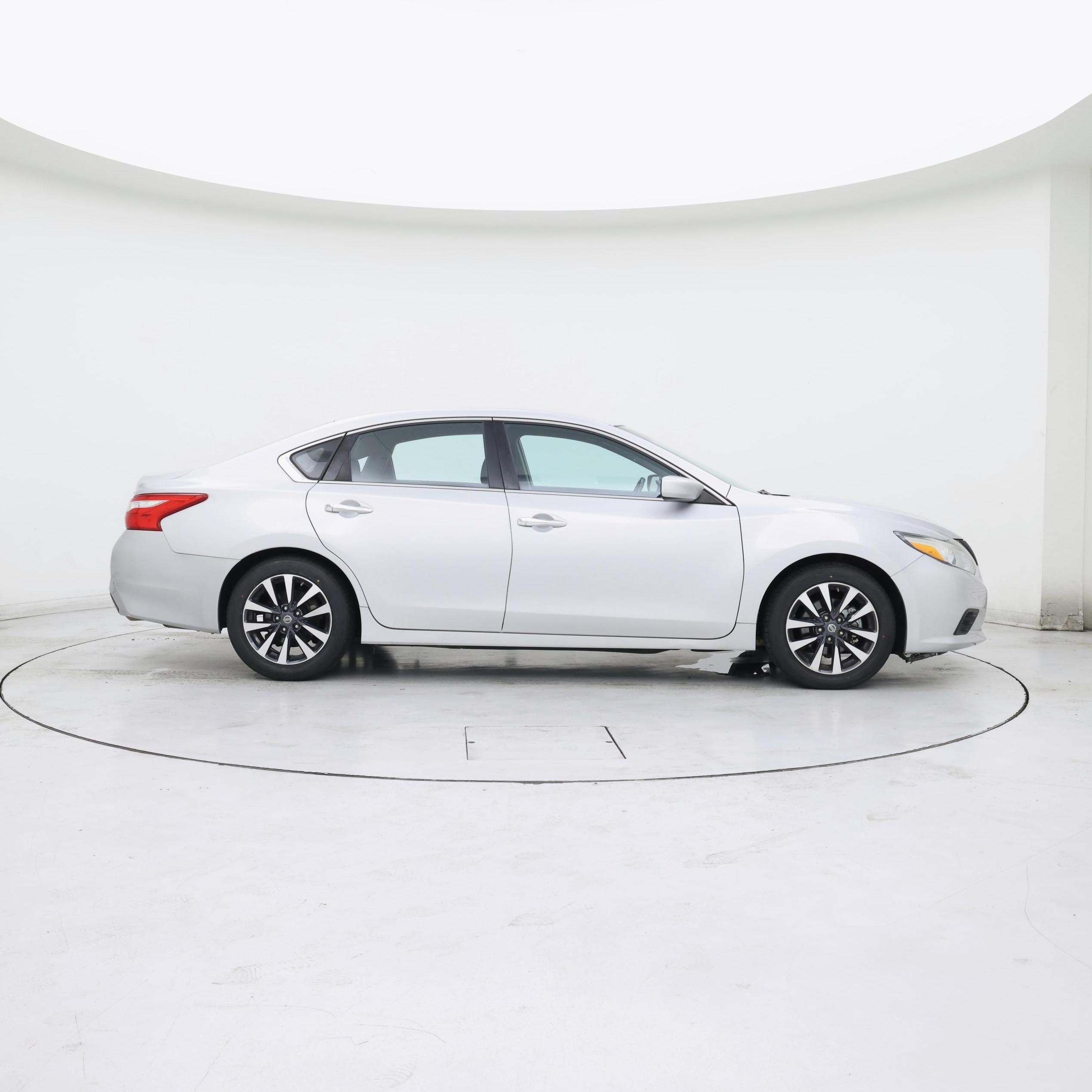 Thumbnail: 2017 Nissan Altima - 7