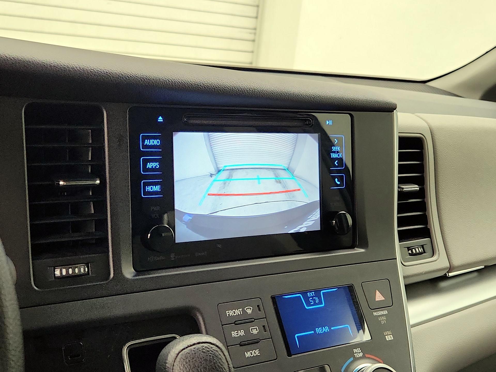 Thumbnail: 2017 Toyota Sienna - 14