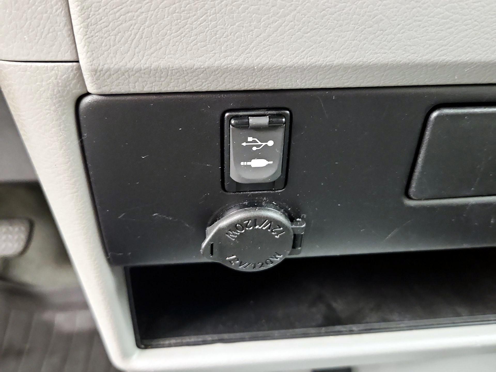 Thumbnail: 2017 Toyota Sienna - 18