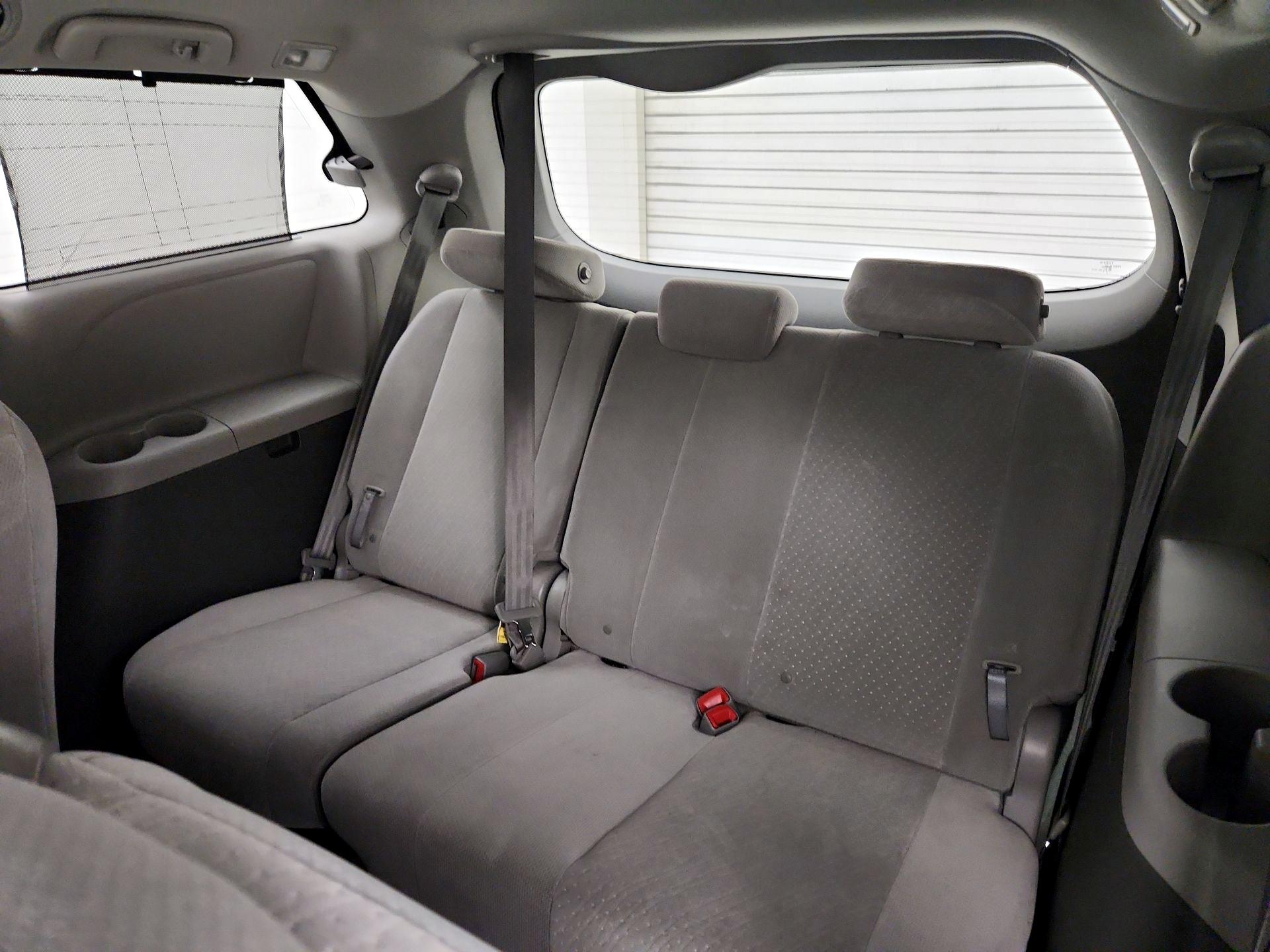 Thumbnail: 2017 Toyota Sienna - 20