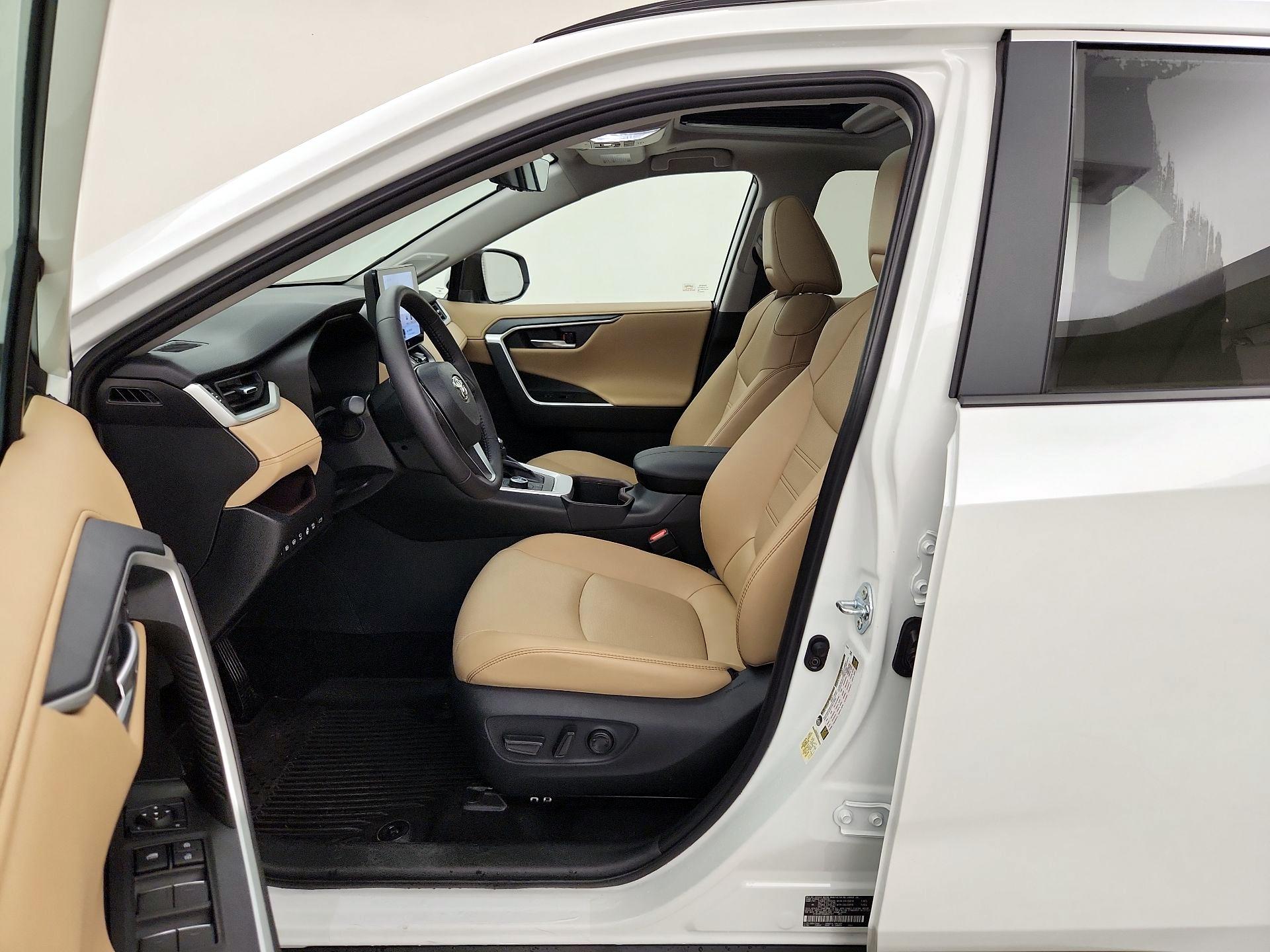 Thumbnail: 2025 Toyota RAV4 - 11