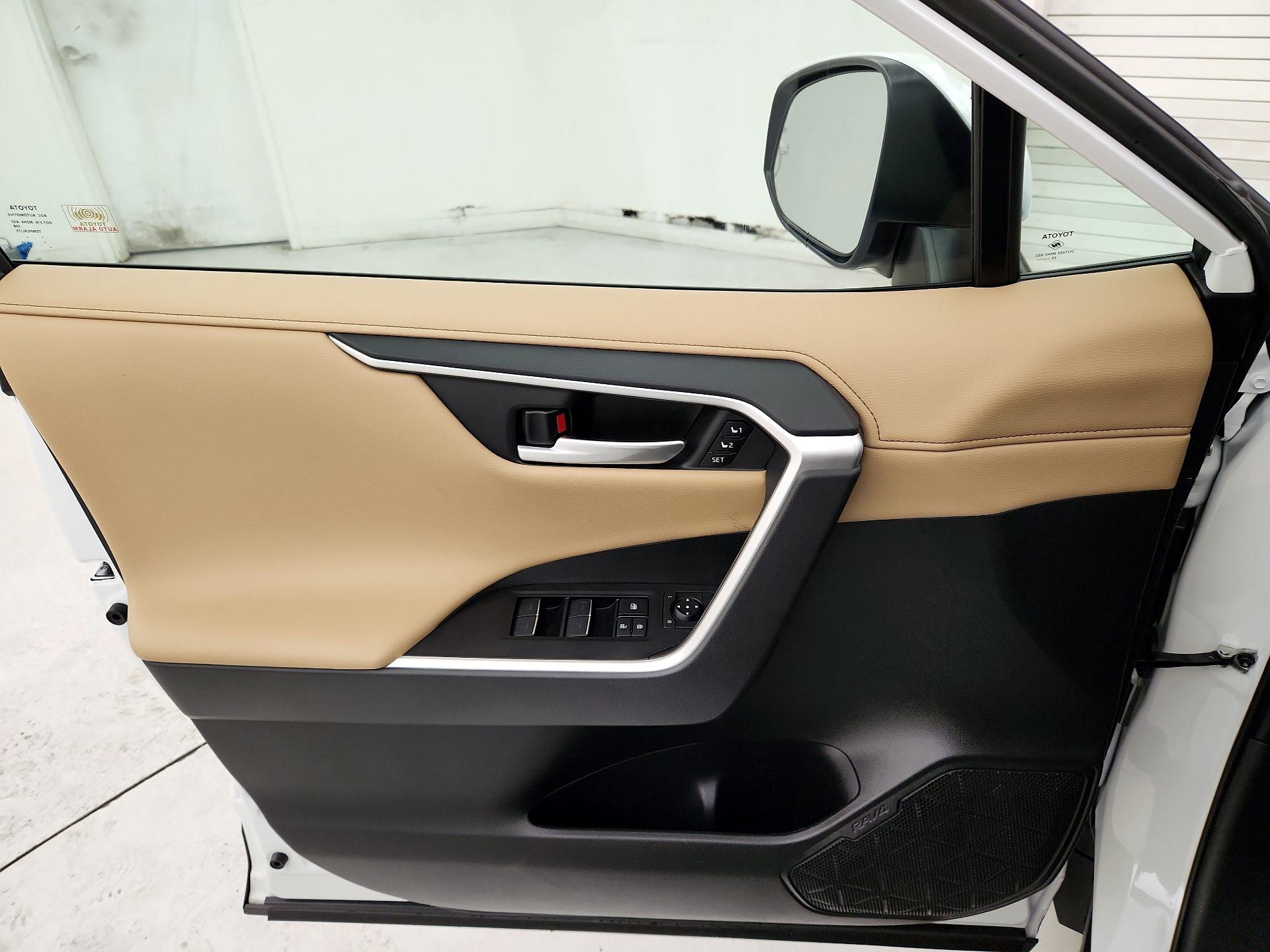 Thumbnail: 2025 Toyota RAV4 - 12