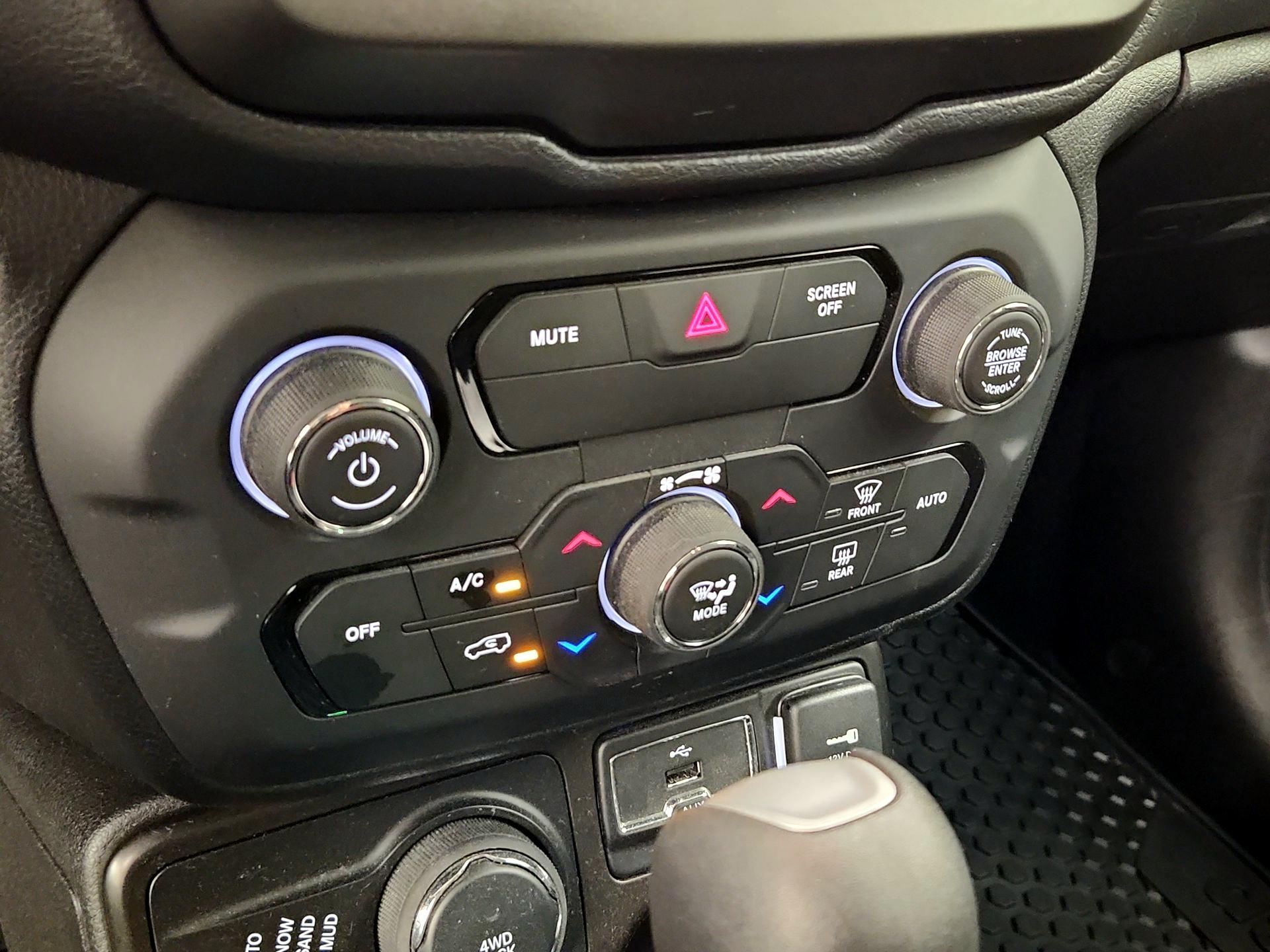 Thumbnail: 2020 Jeep Renegade - 16