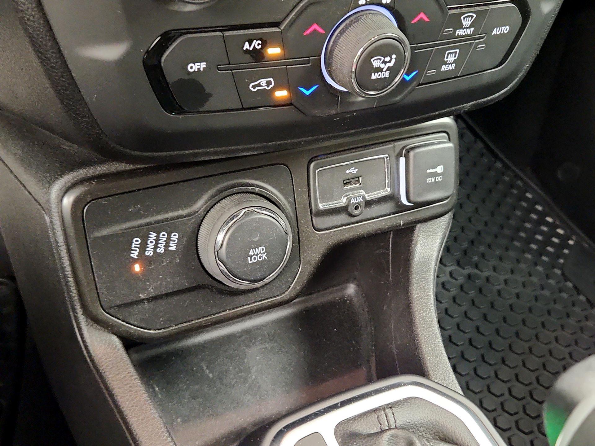 Thumbnail: 2020 Jeep Renegade - 18