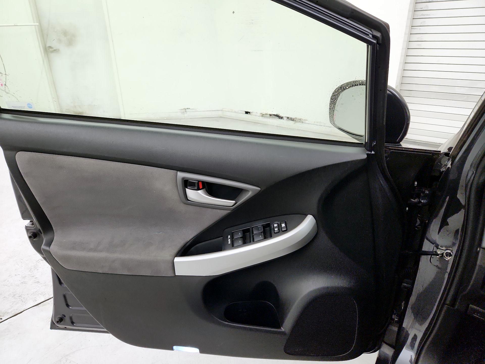 Thumbnail: 2015 Toyota Prius - 12