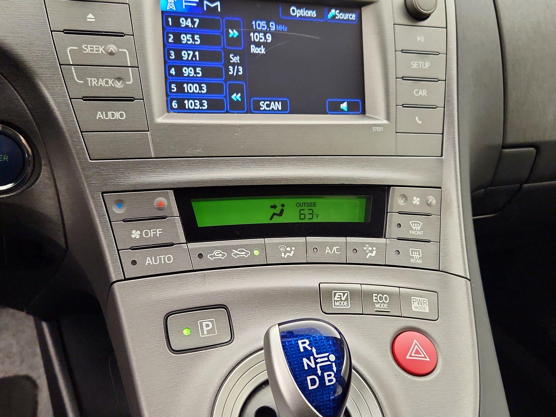 Thumbnail: 2015 Toyota Prius - 16