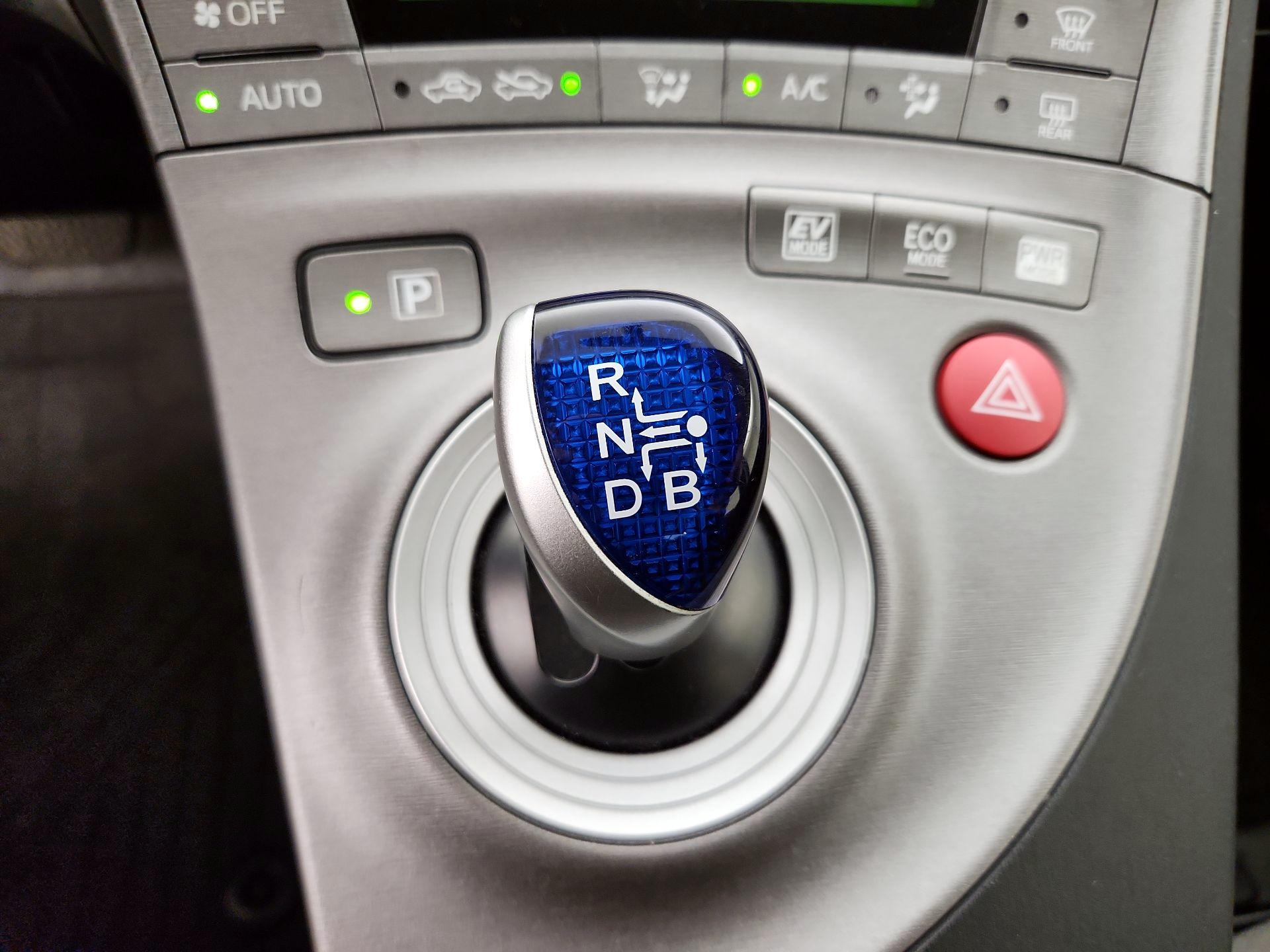 Thumbnail: 2015 Toyota Prius - 17