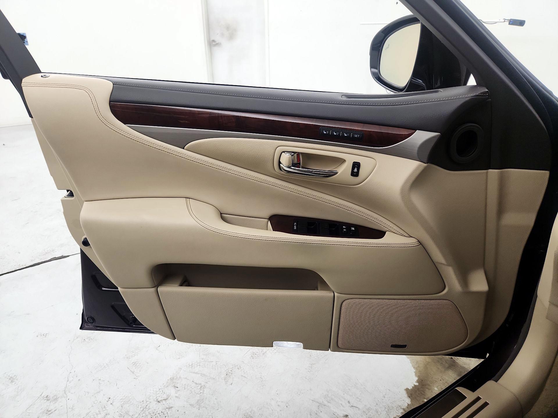 Thumbnail: 2014 Lexus LS - 12