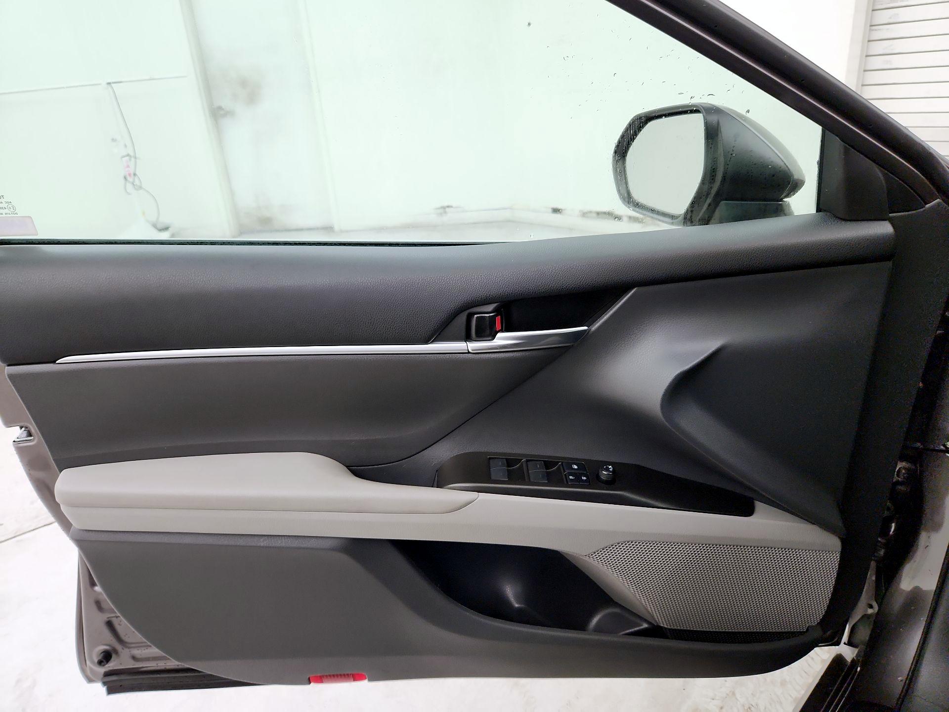 Thumbnail: 2022 Toyota Camry - 12