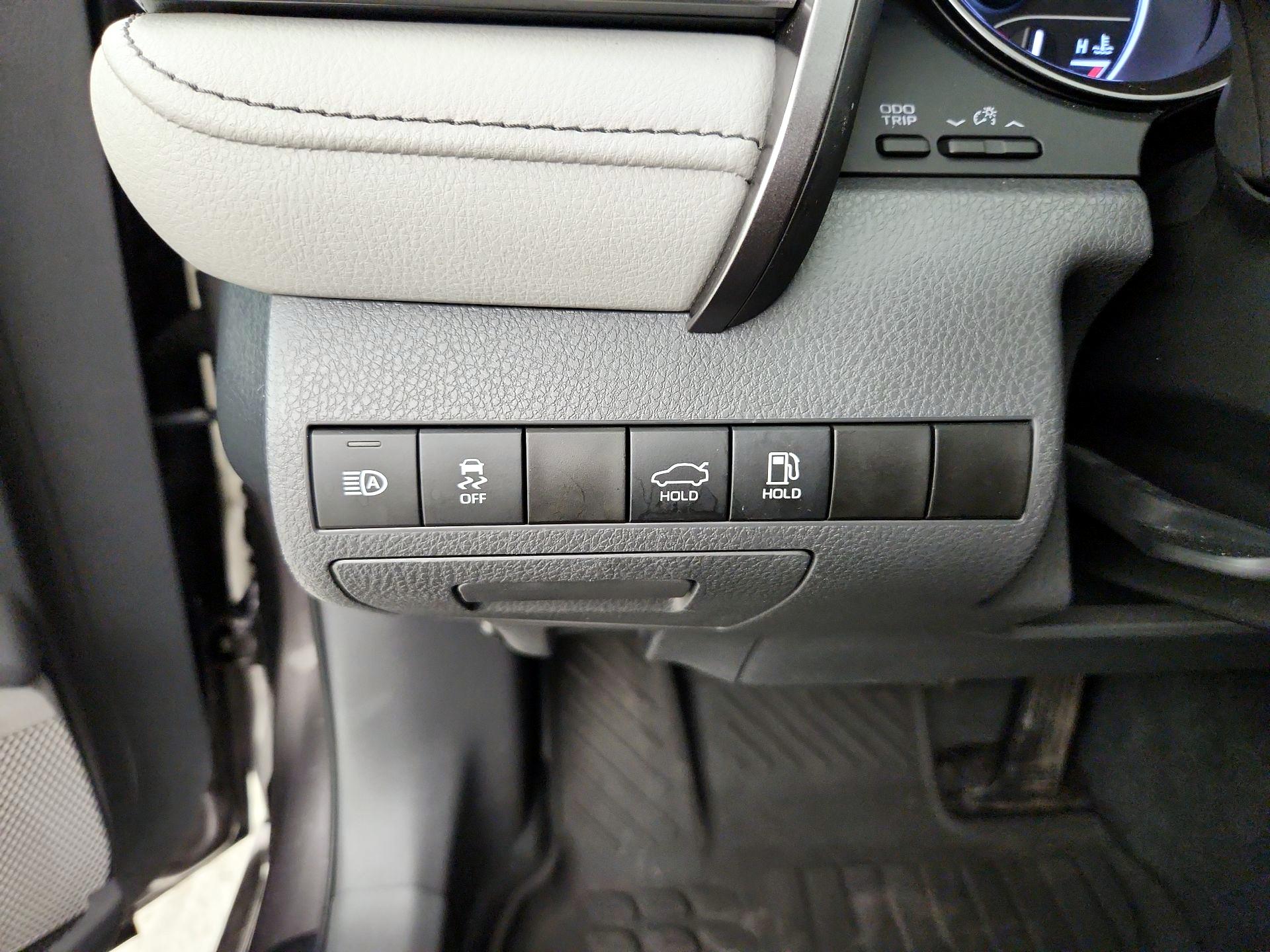 Thumbnail: 2022 Toyota Camry - 13