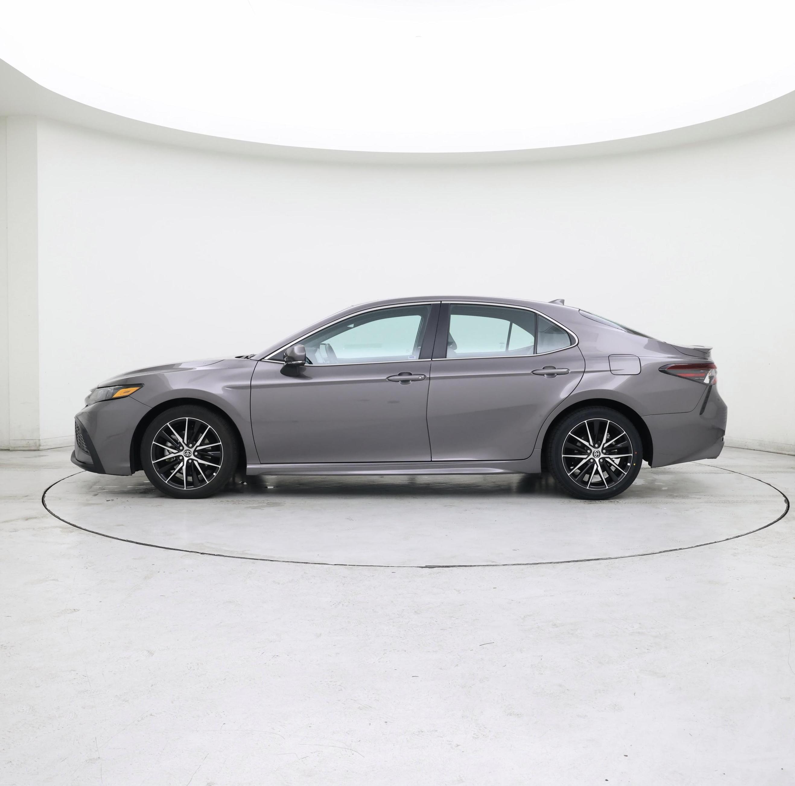 Thumbnail: 2022 Toyota Camry - 3