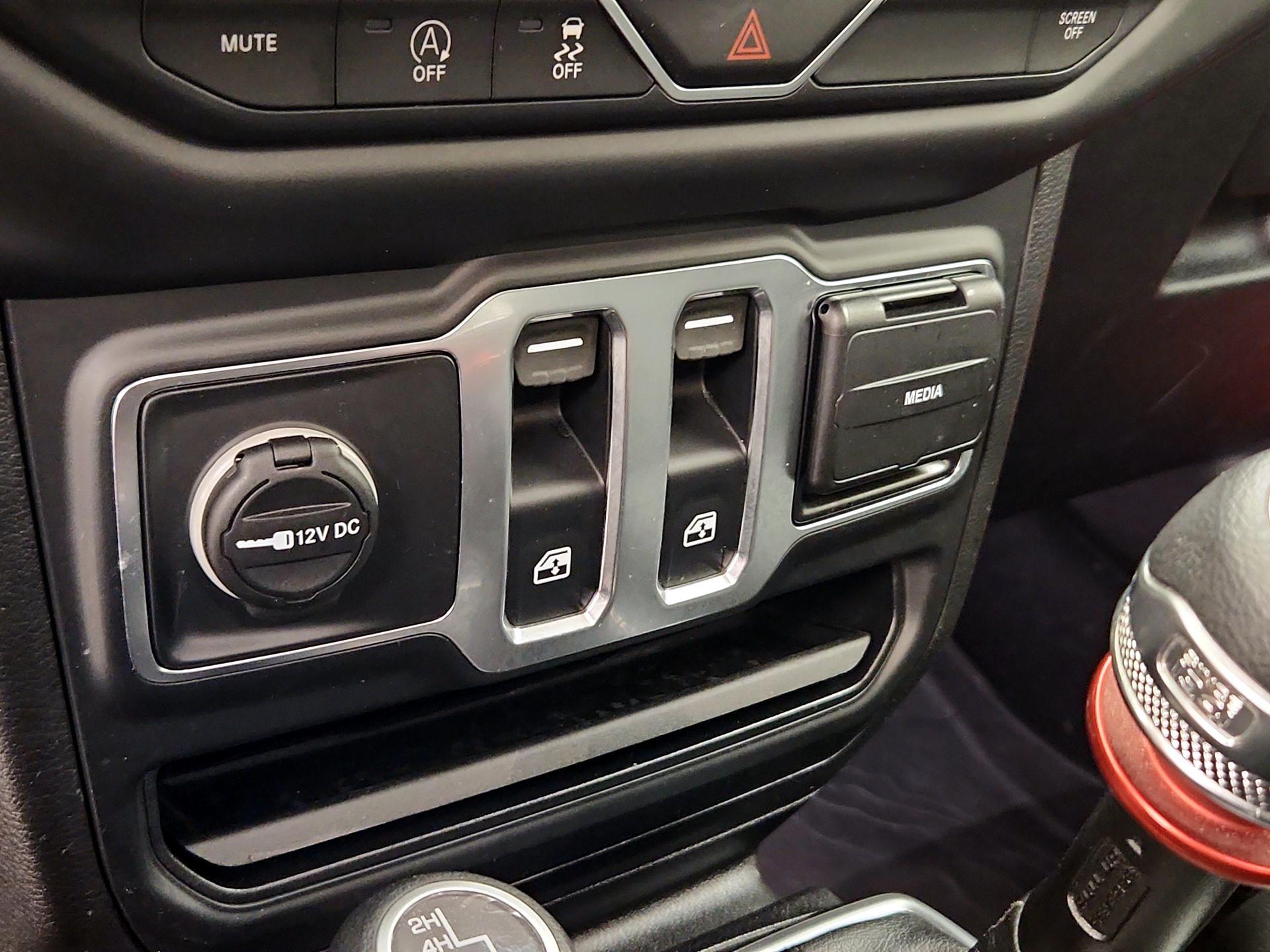 Thumbnail: 2020 Jeep Wrangler - 19